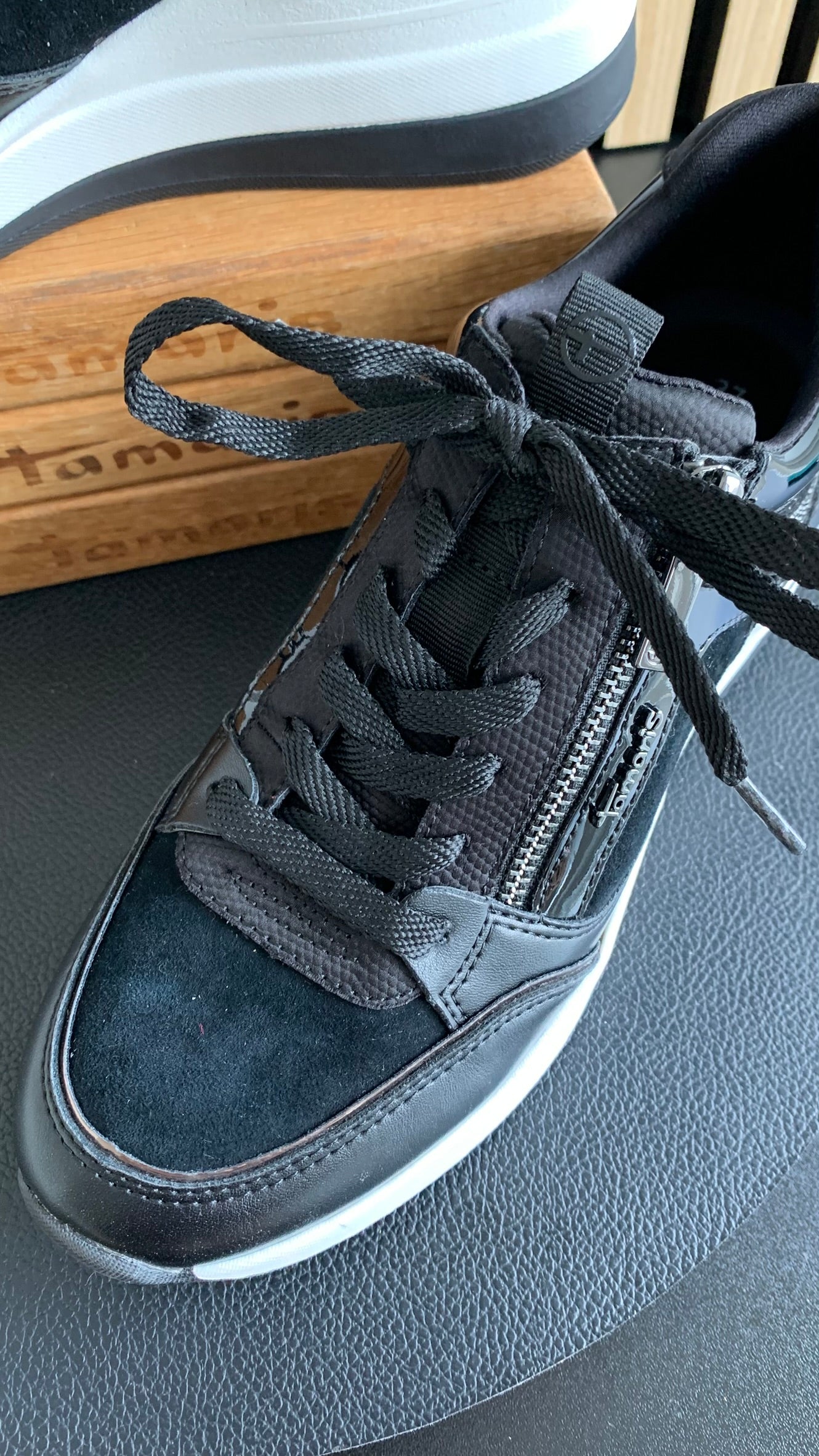 Sneaker