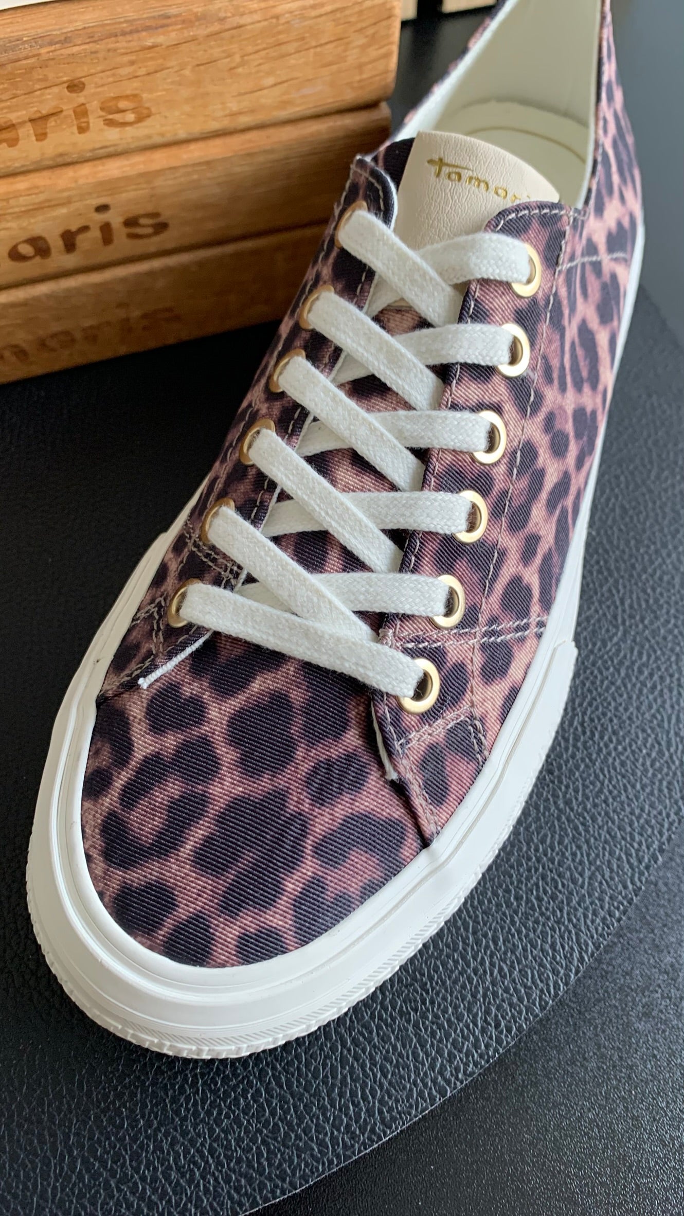 Sneaker