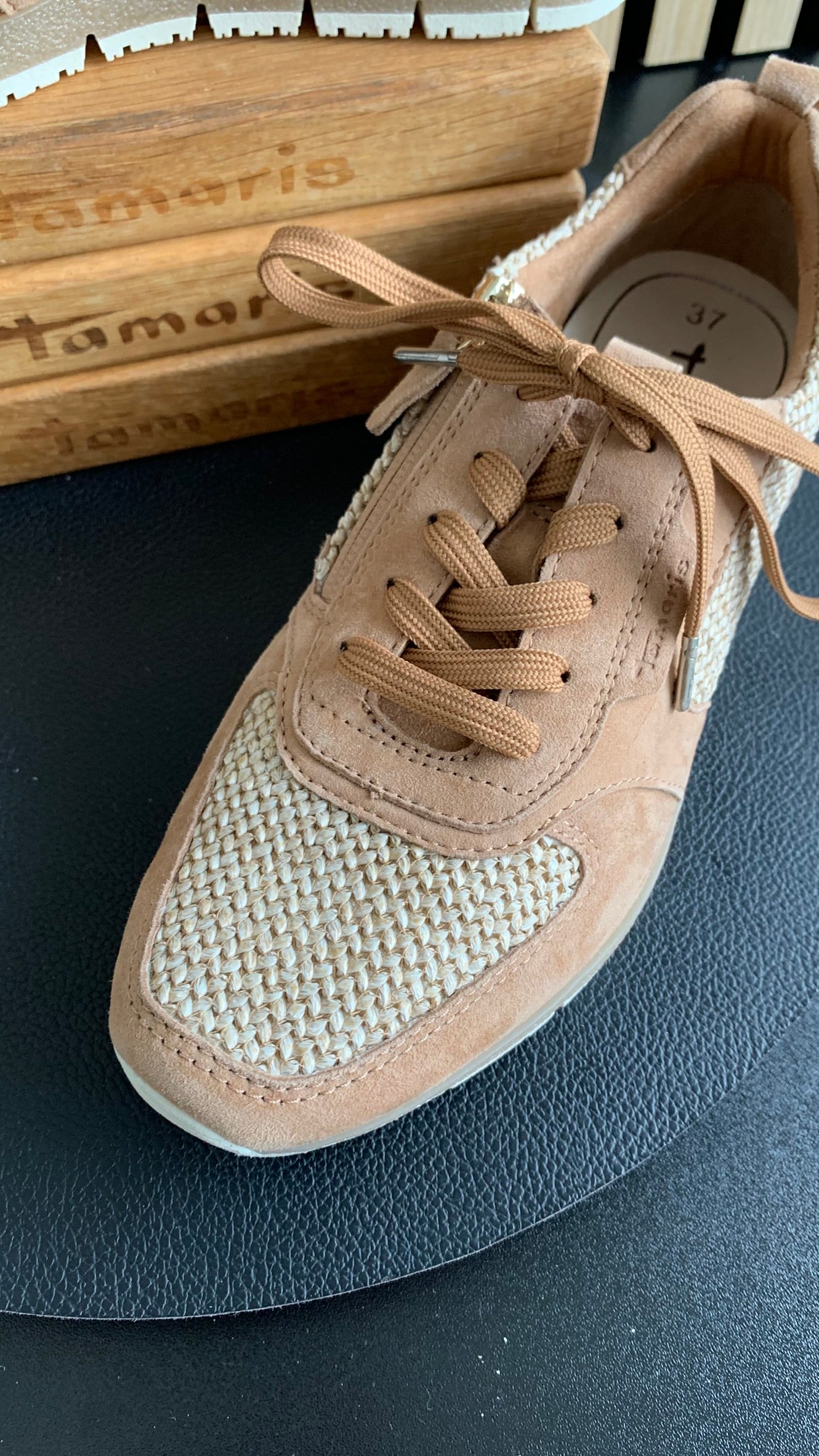 Sneaker