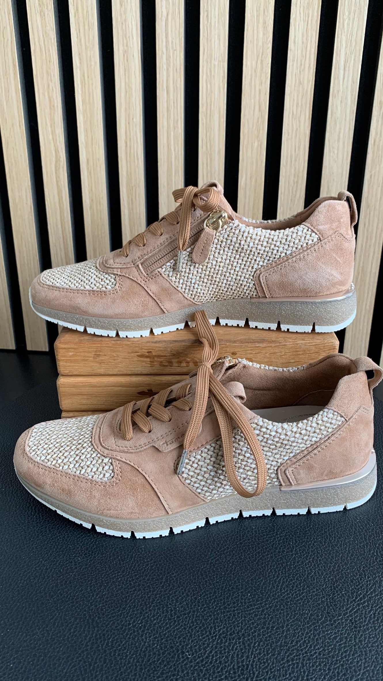 Sneaker