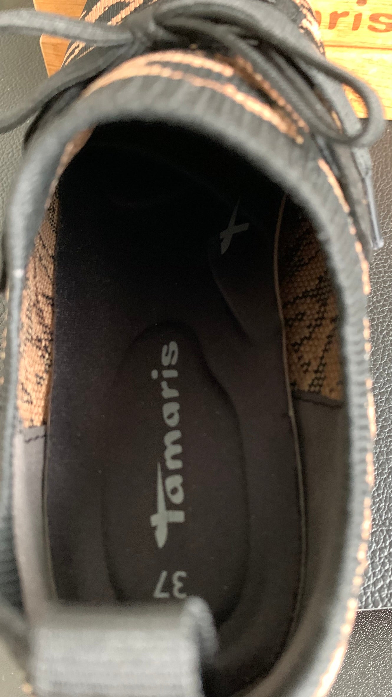 Sneaker