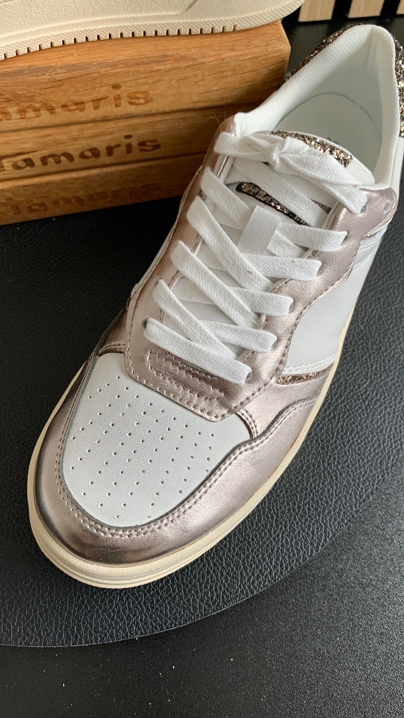 Sneaker