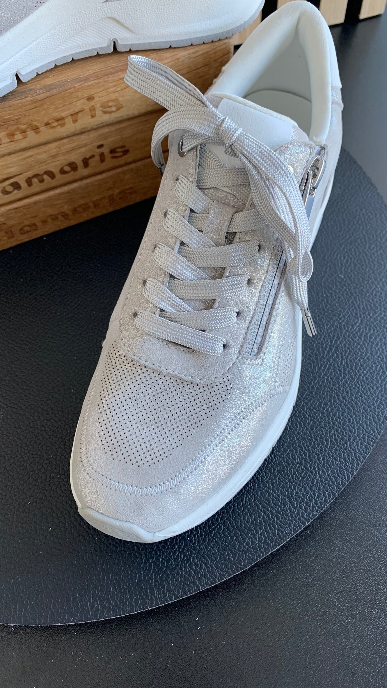 Sneaker