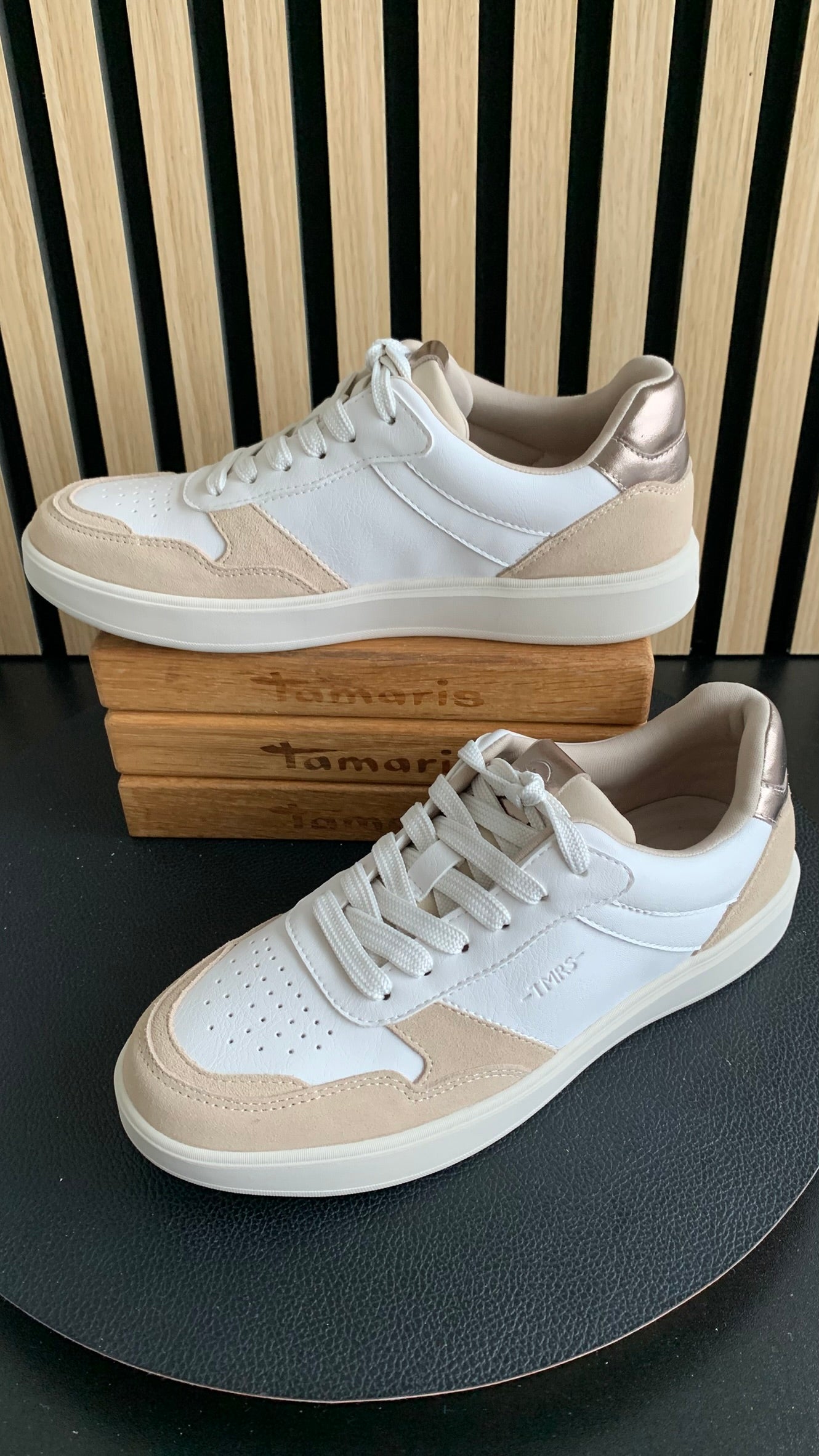 Sneaker