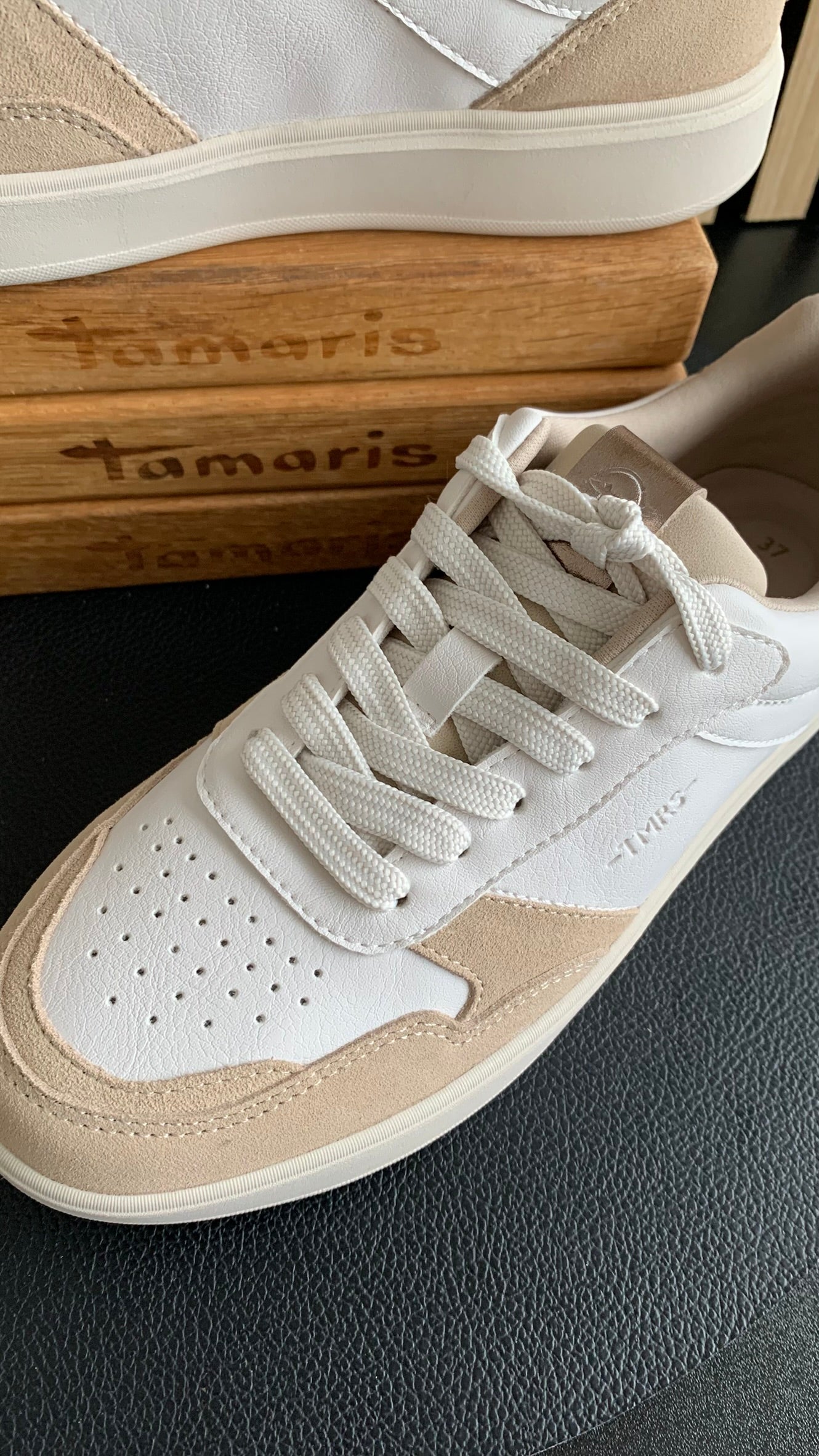 Sneaker
