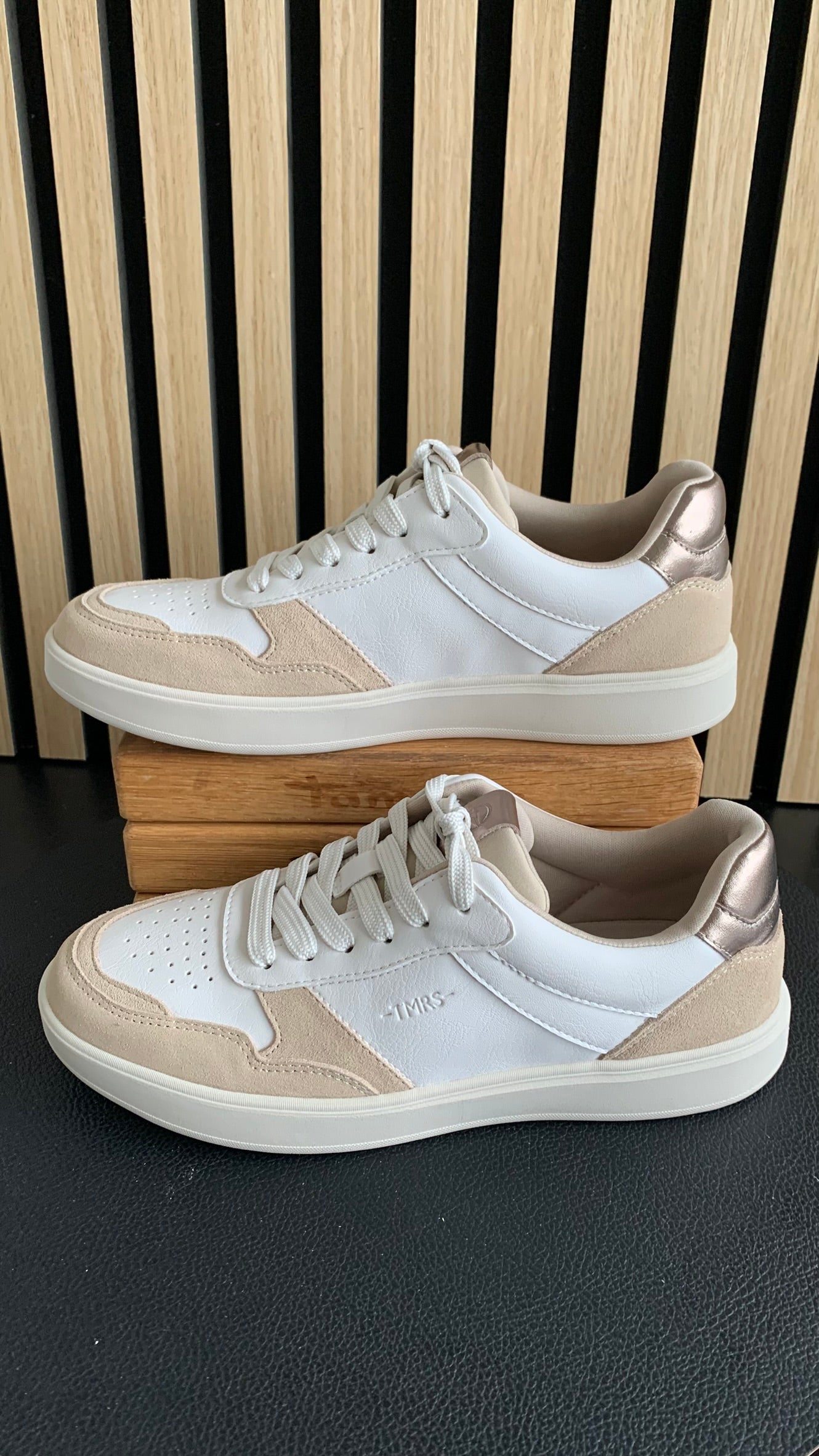 Sneaker
