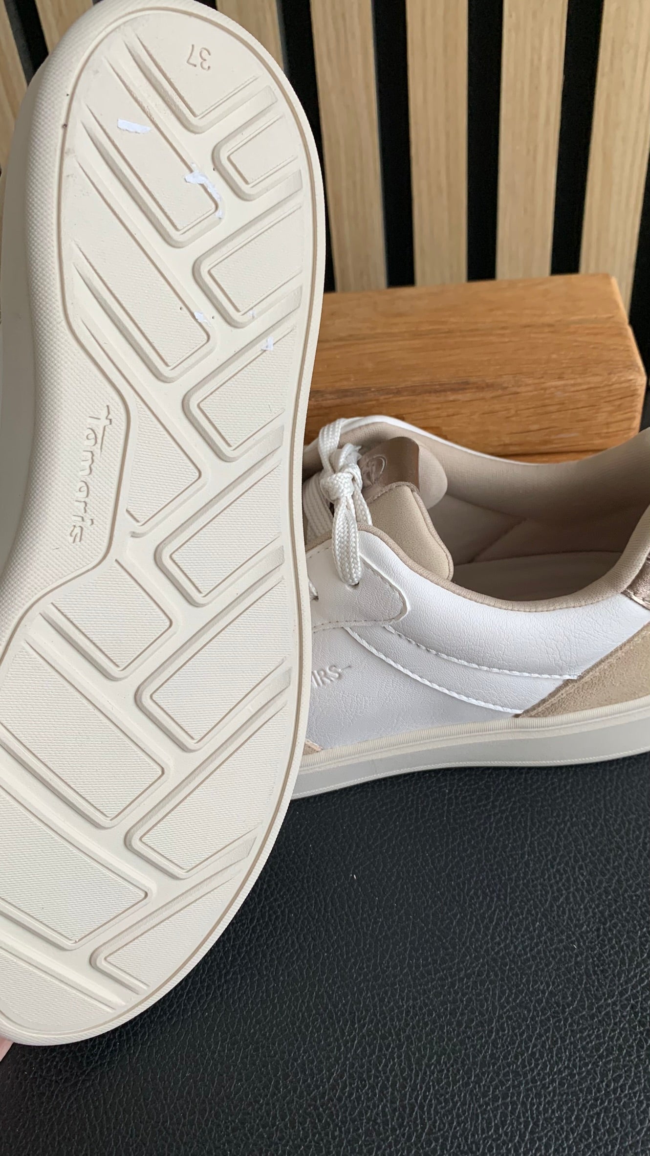 Sneaker
