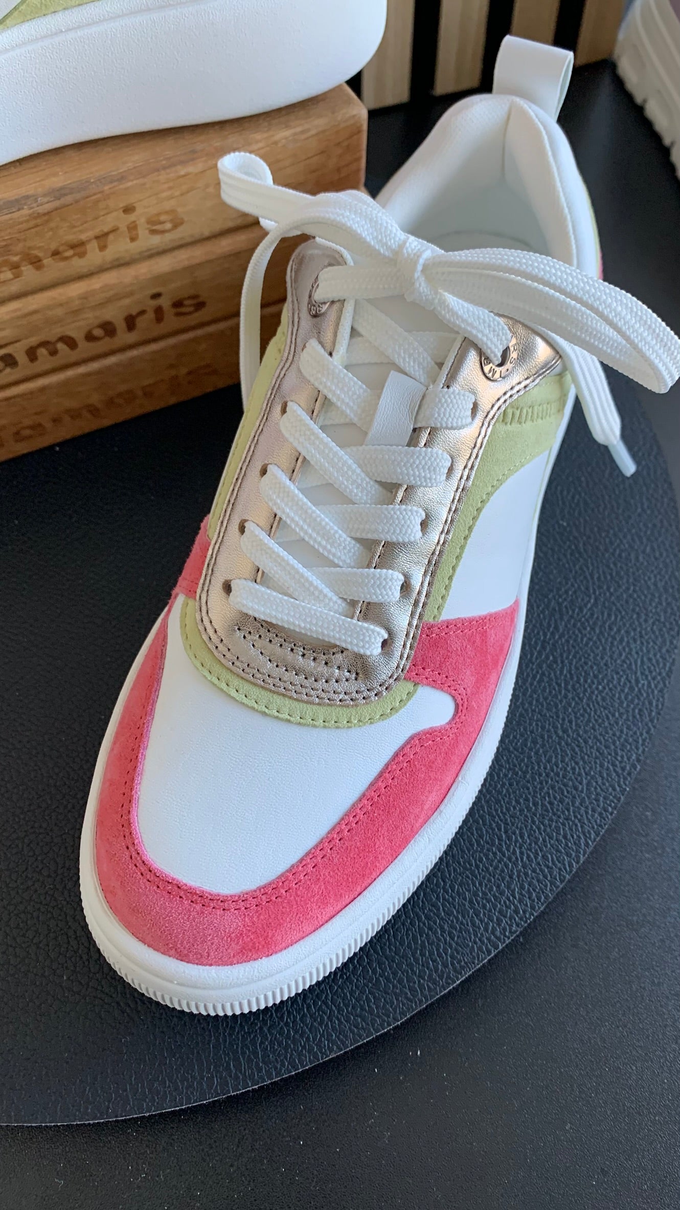Sneaker