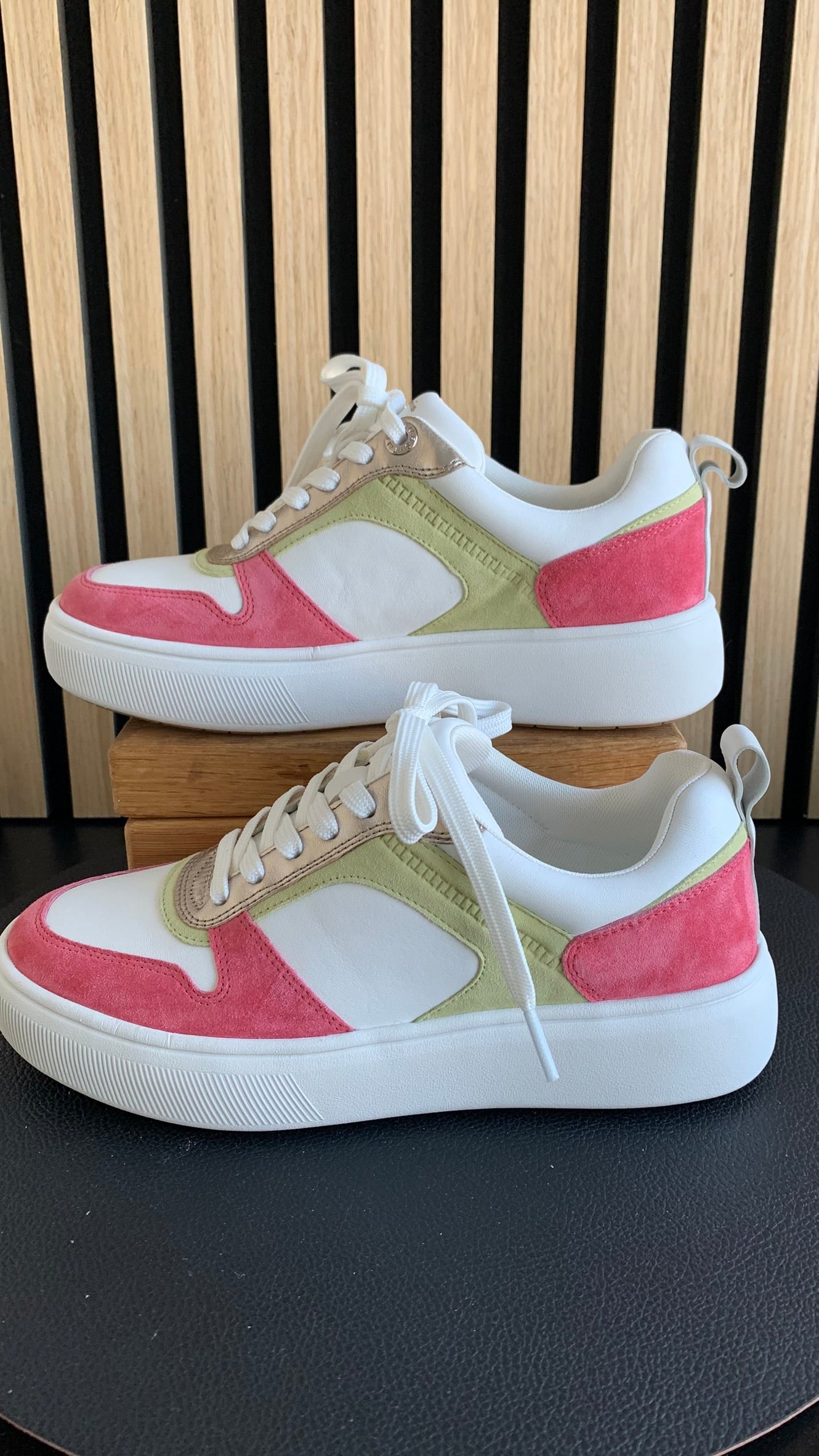 Sneaker