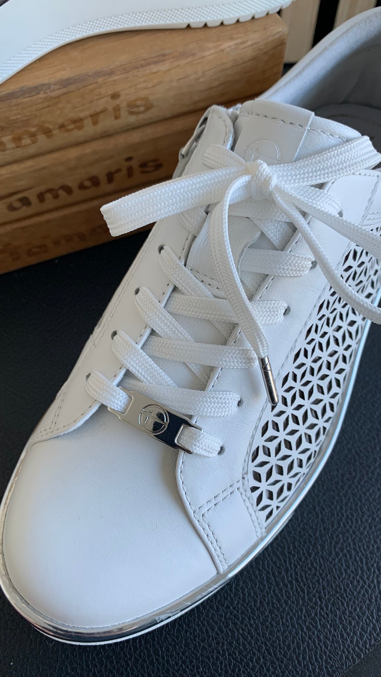 Sneaker
