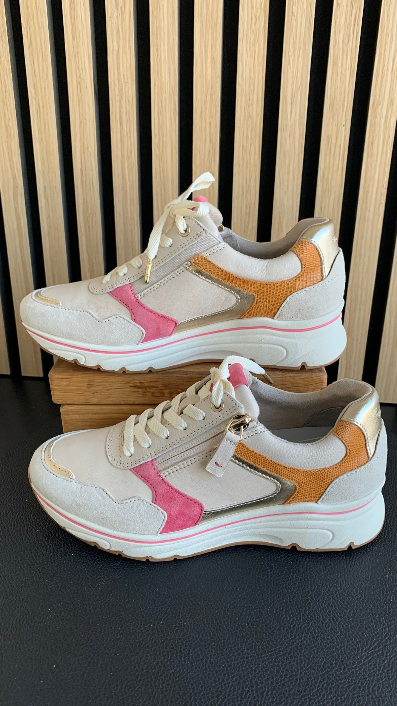 Sneaker