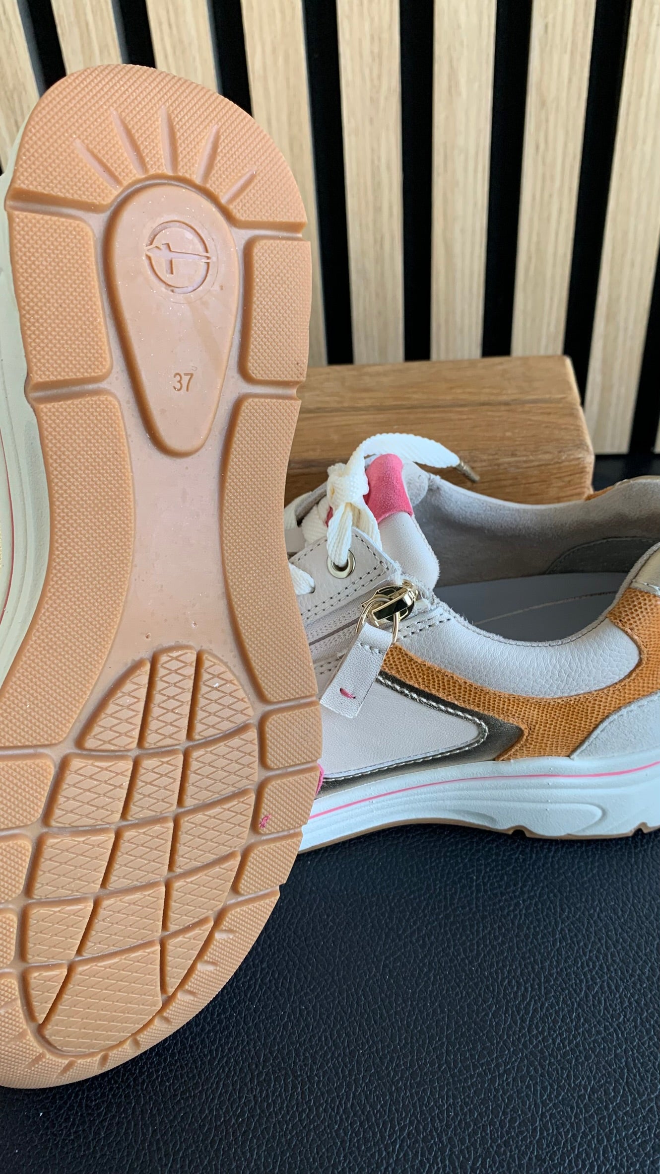 Sneaker
