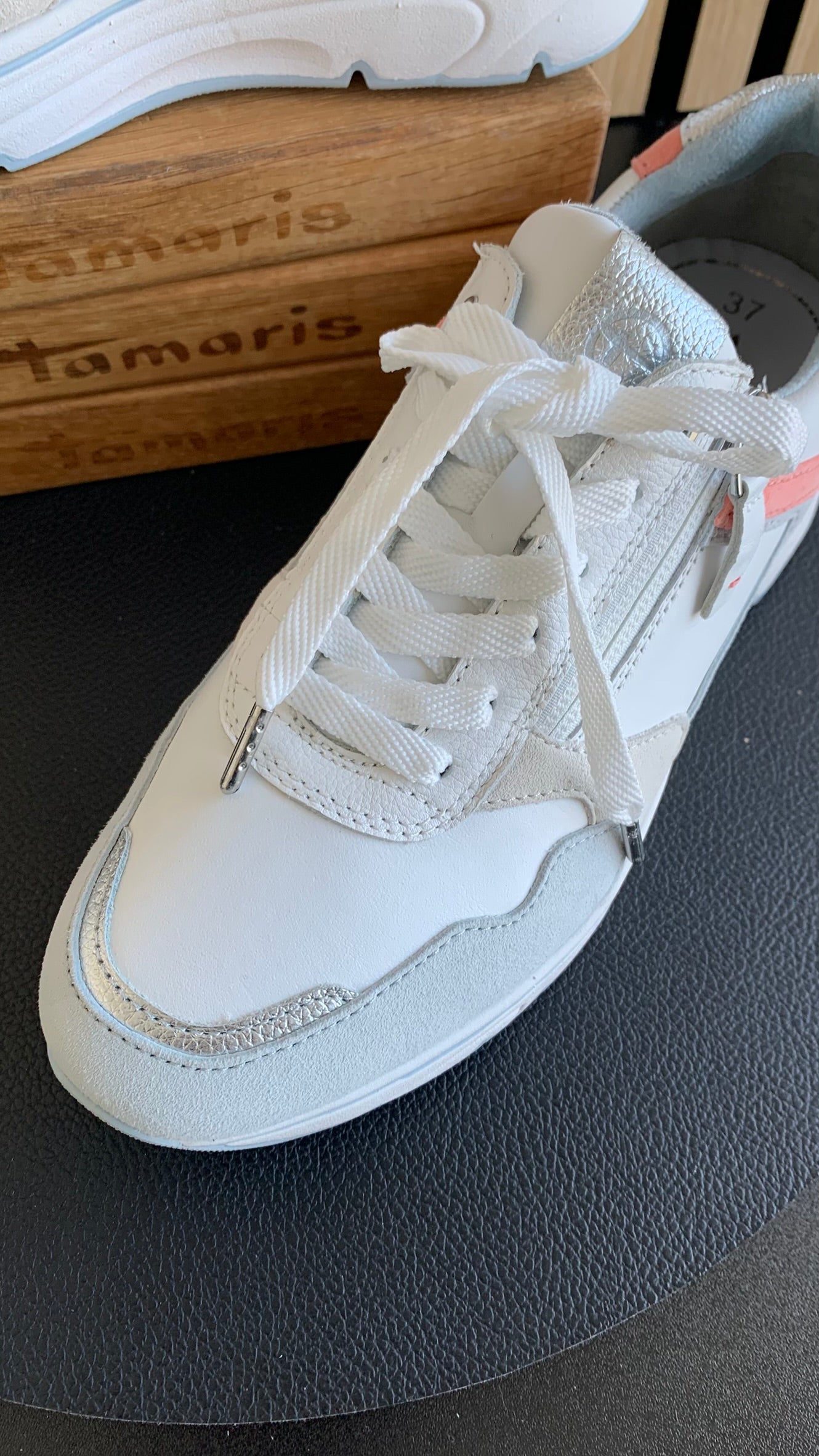 Sneaker