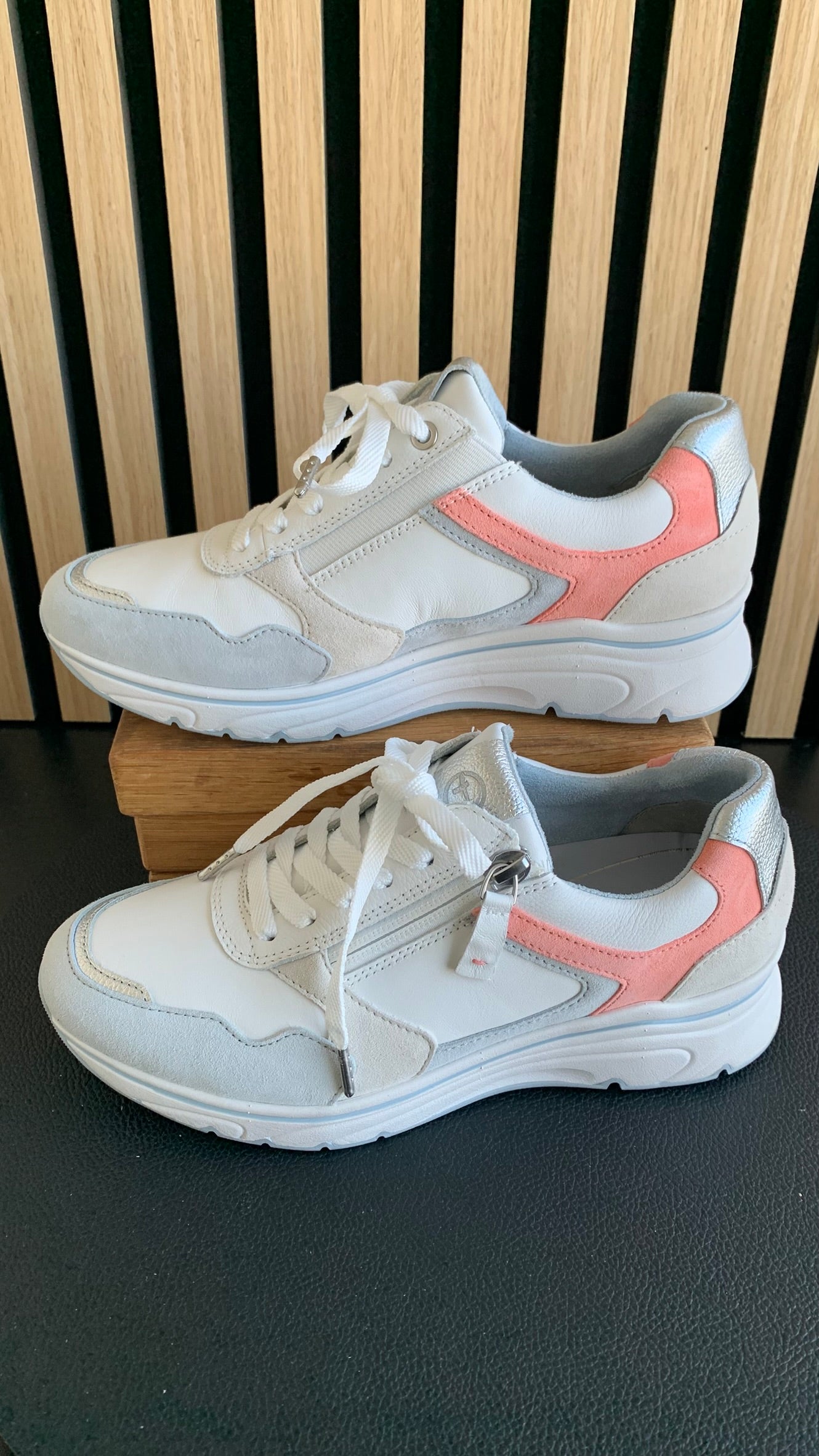 Sneaker