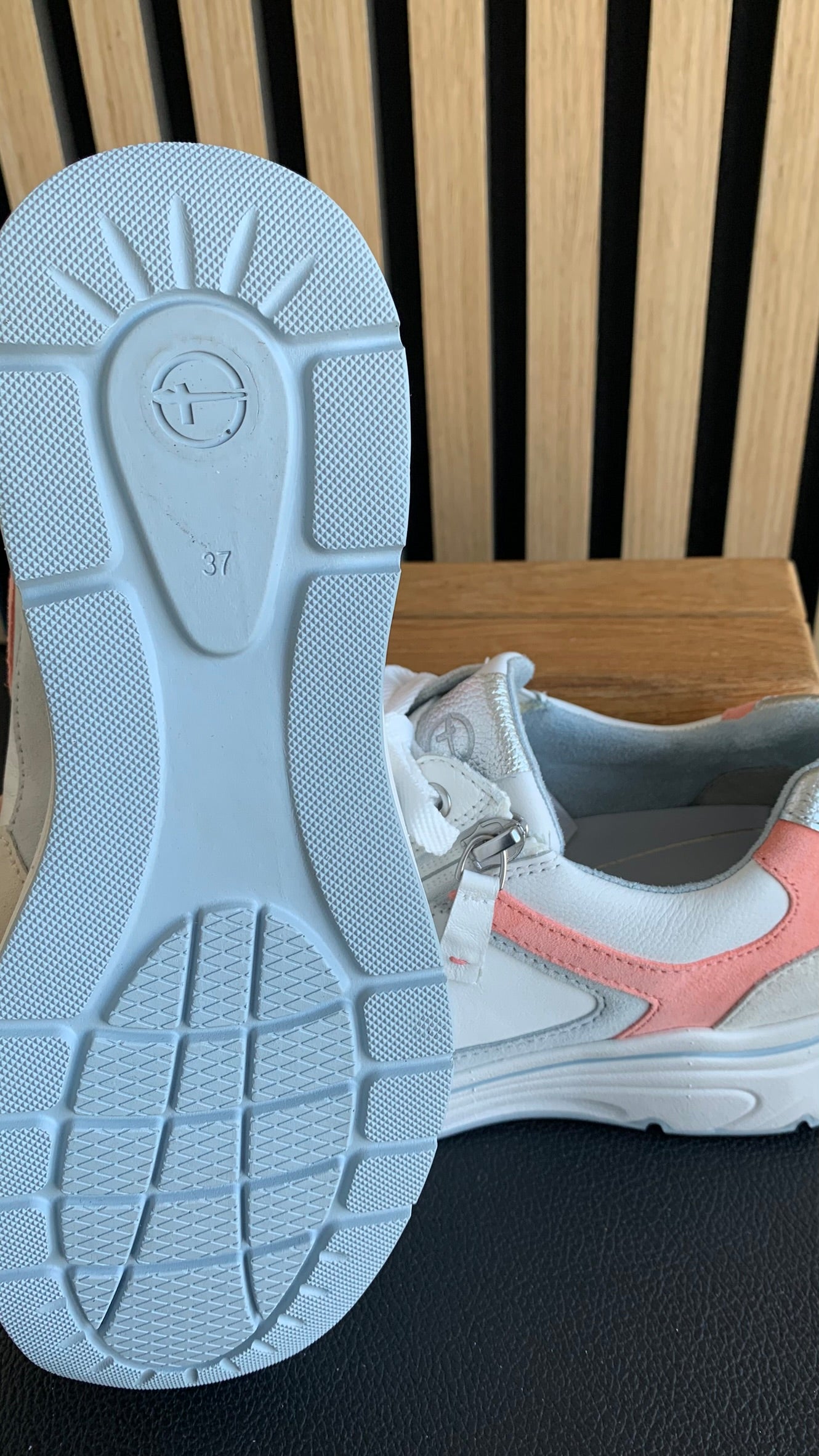 Sneaker
