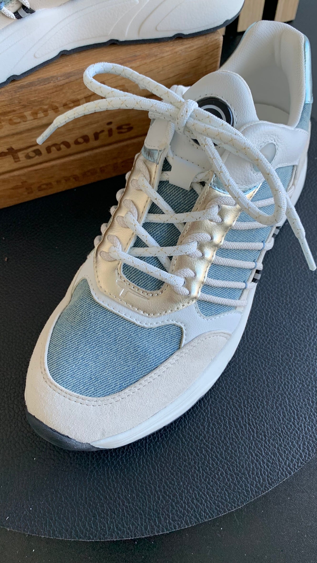 Sneaker
