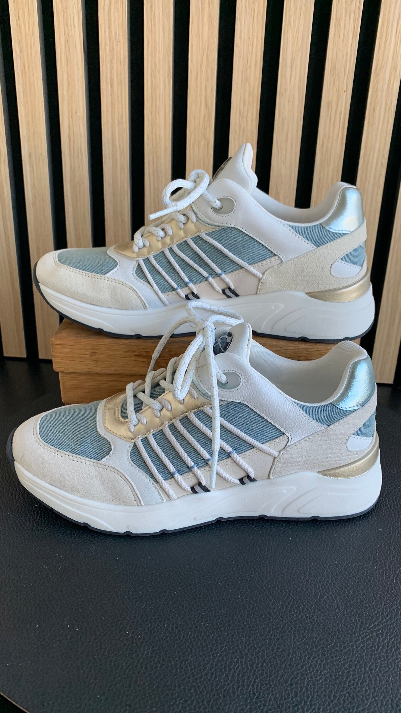 Sneaker