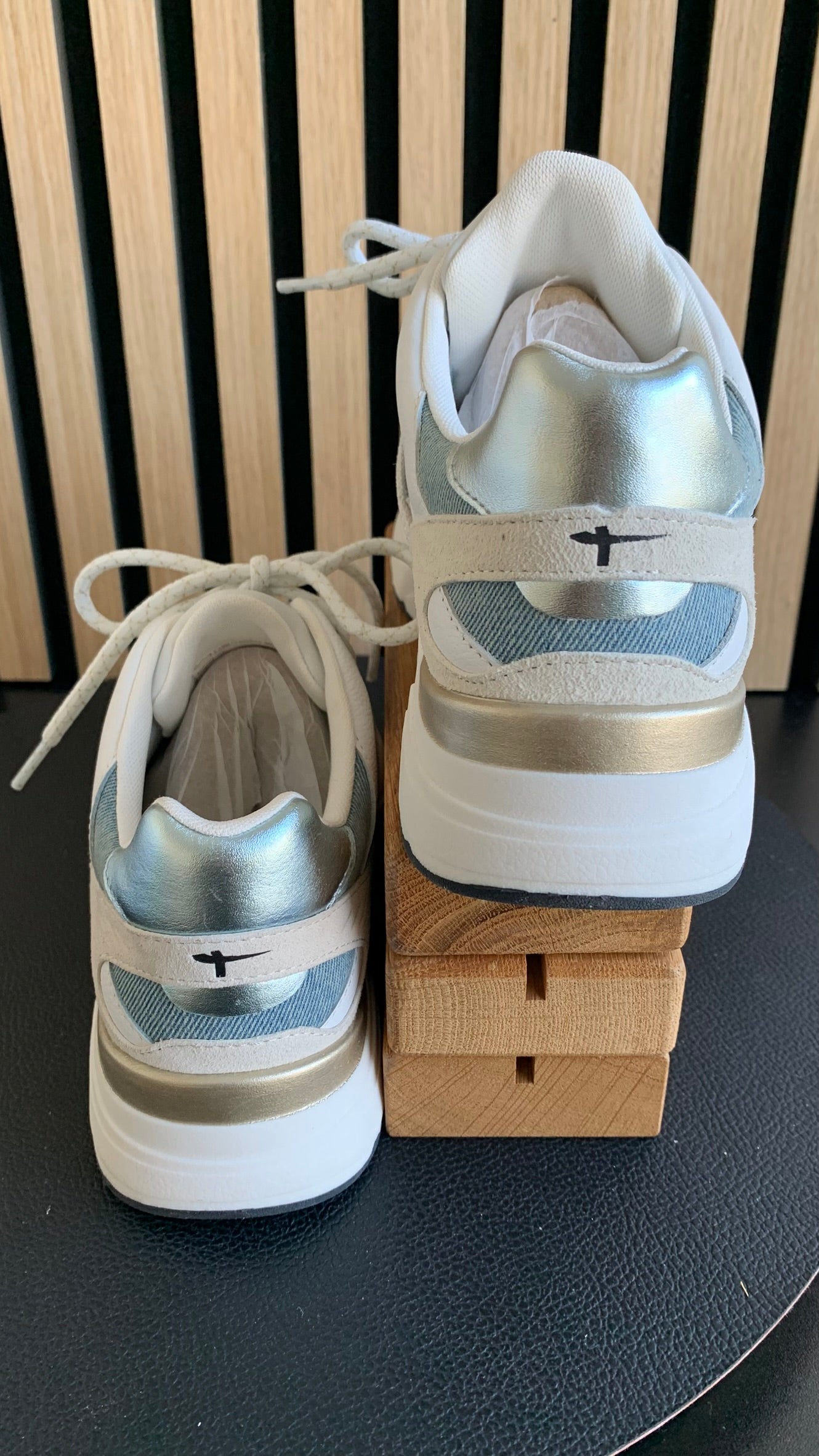 Sneaker