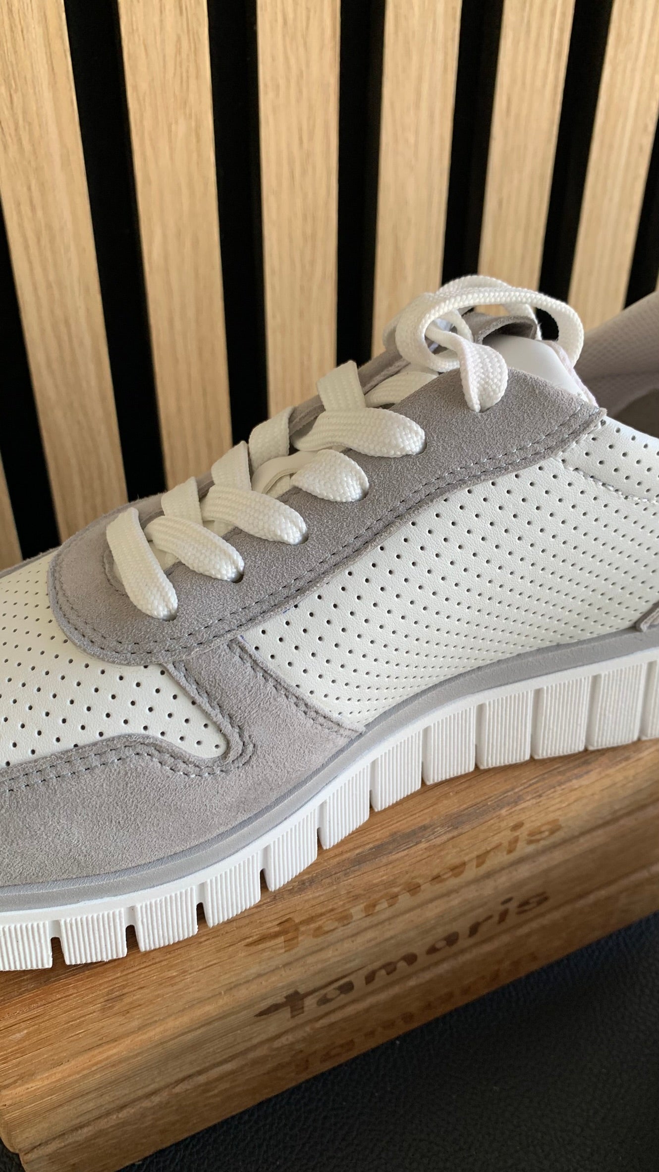 Sneaker