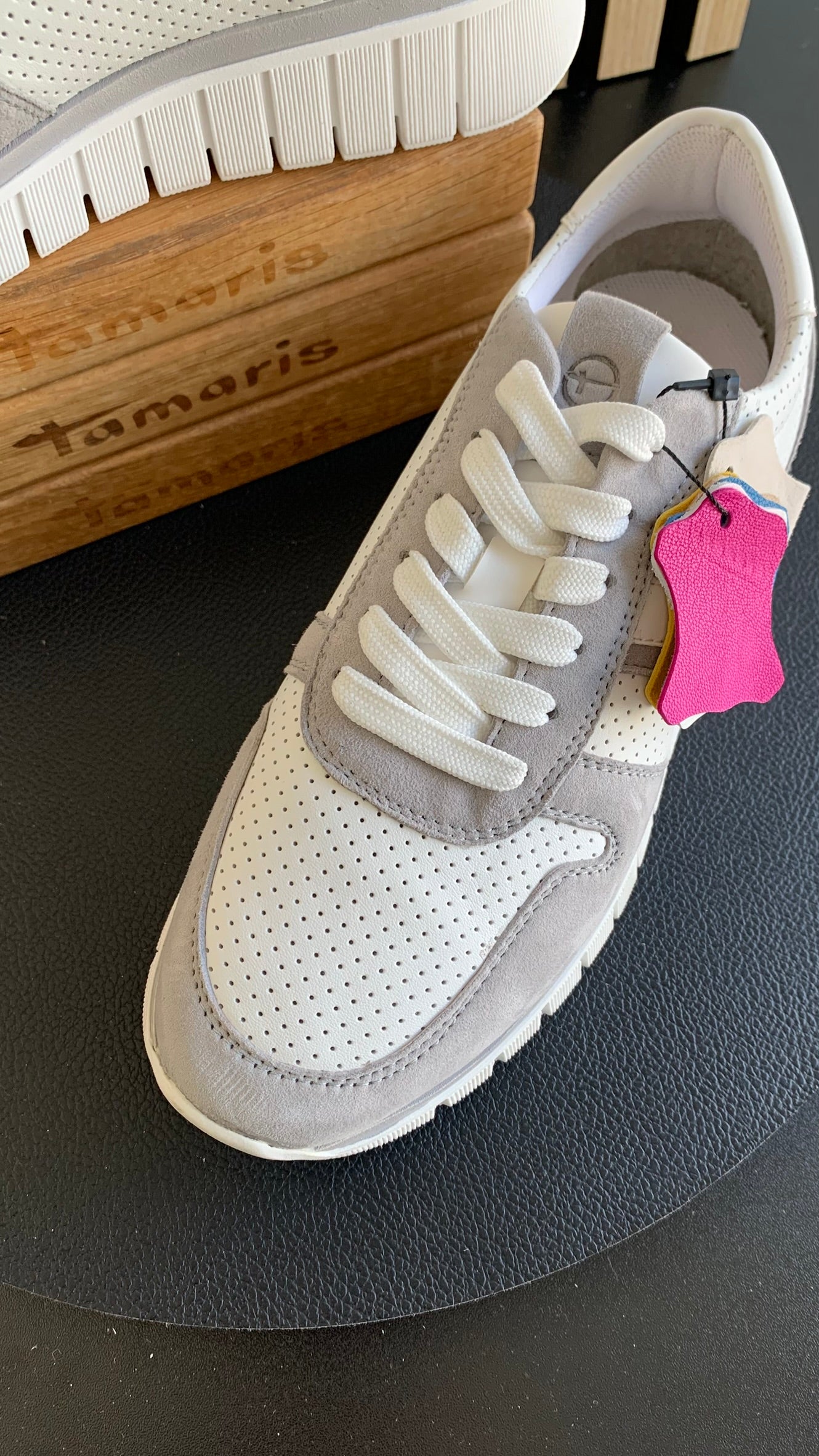 Sneaker