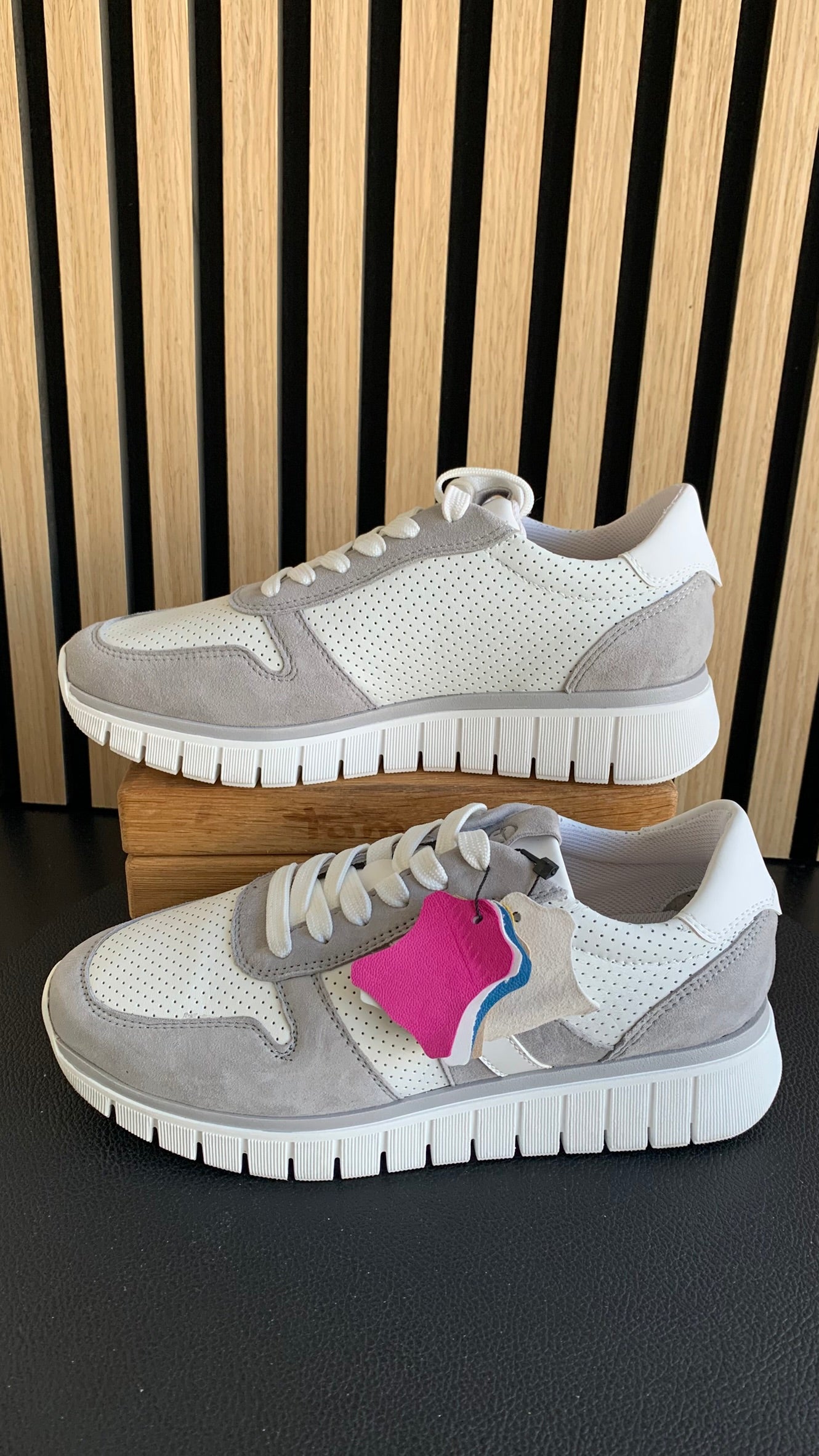 Sneaker