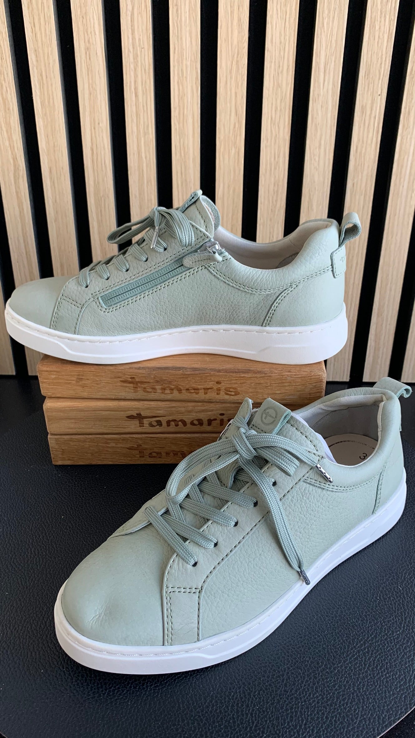Sneaker