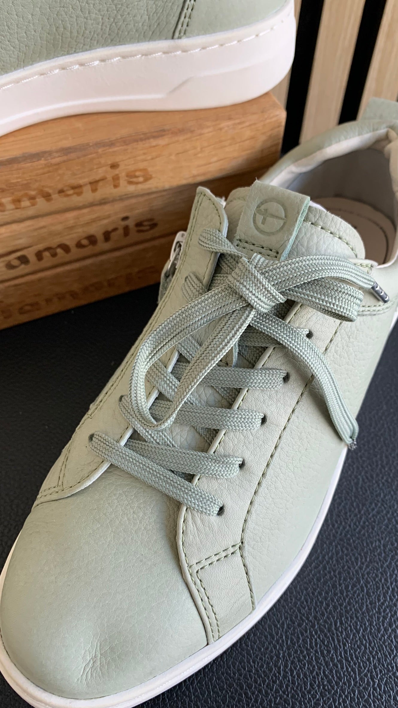 Sneaker
