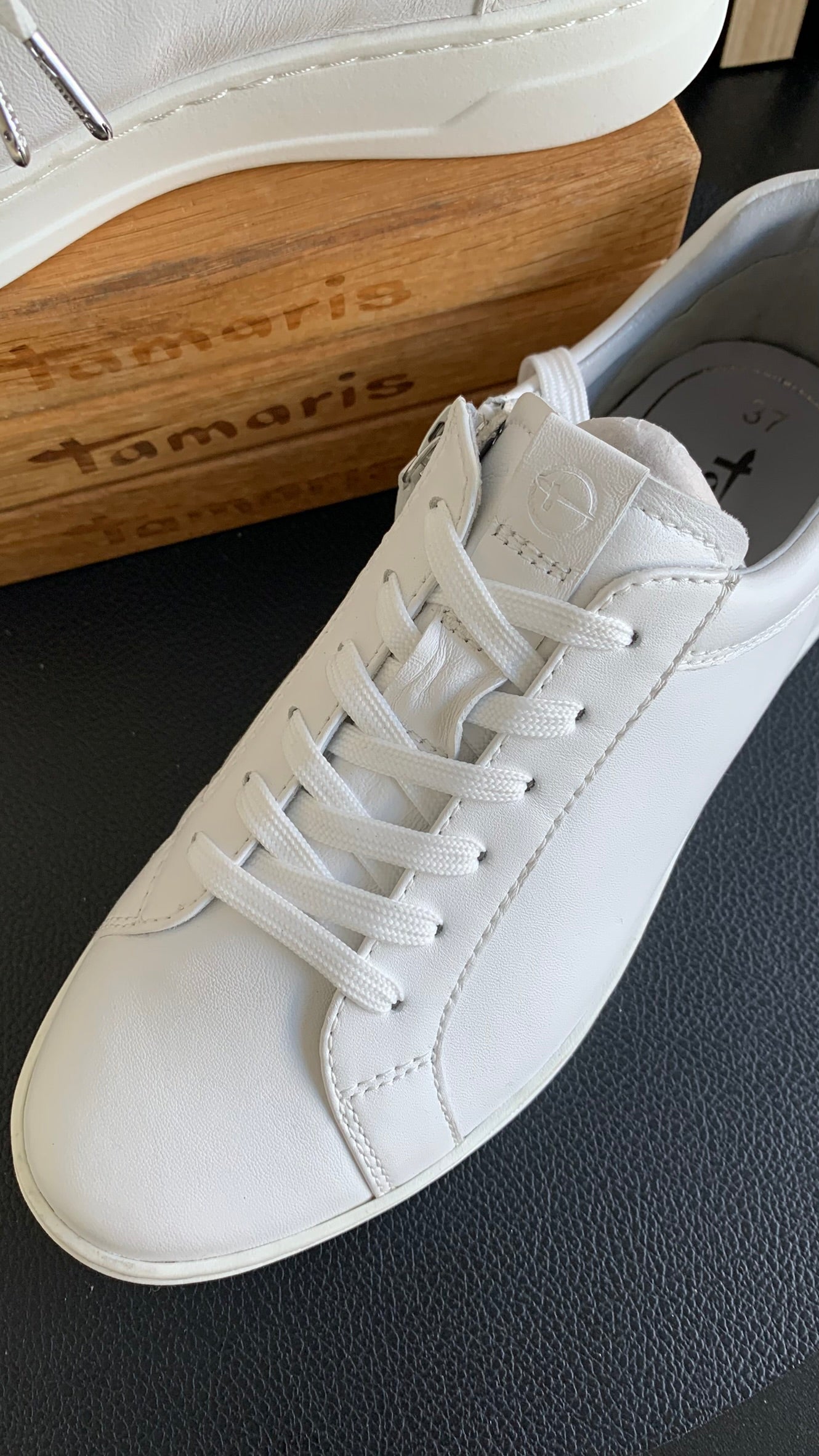 Sneaker