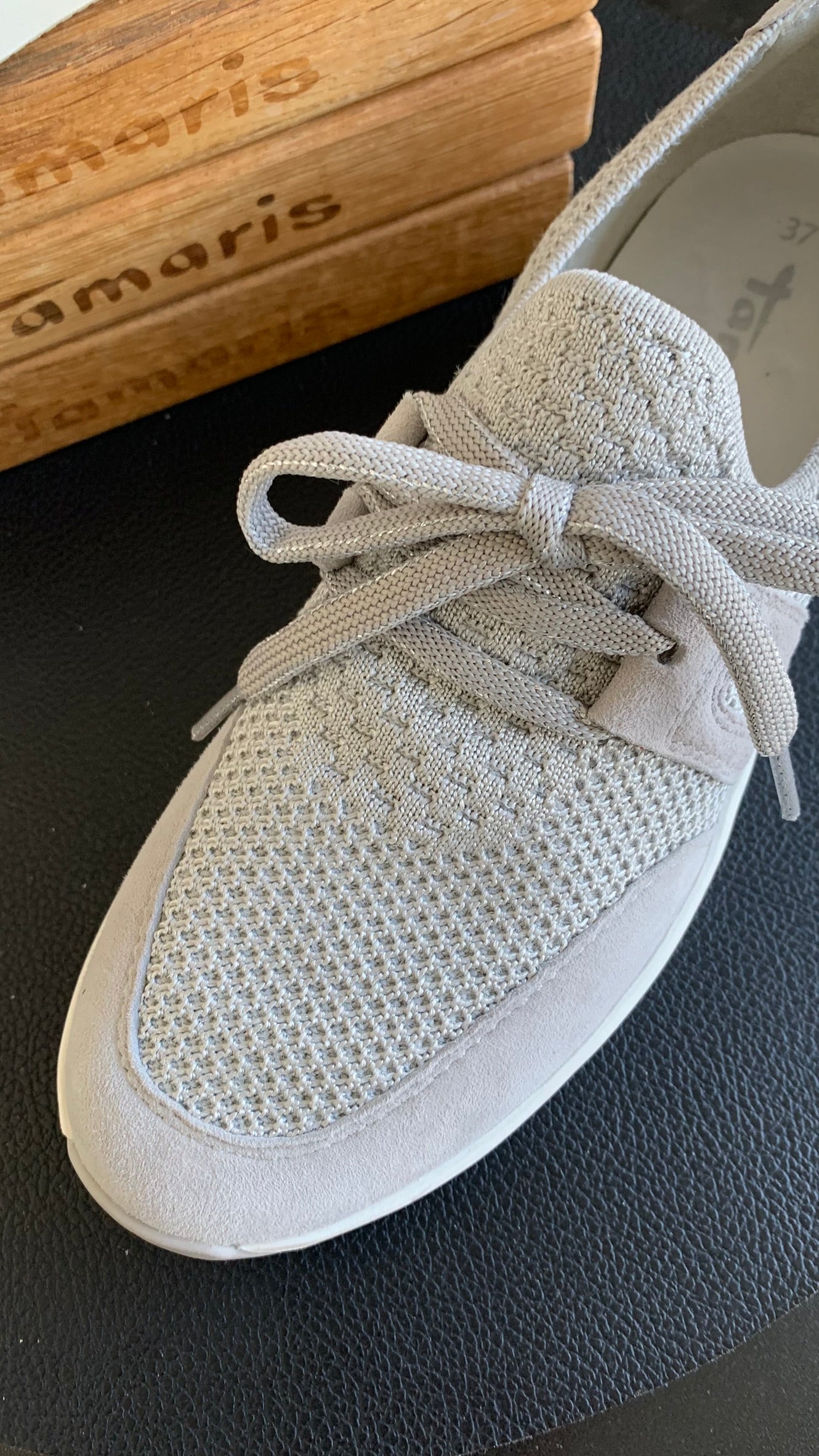 Sneaker