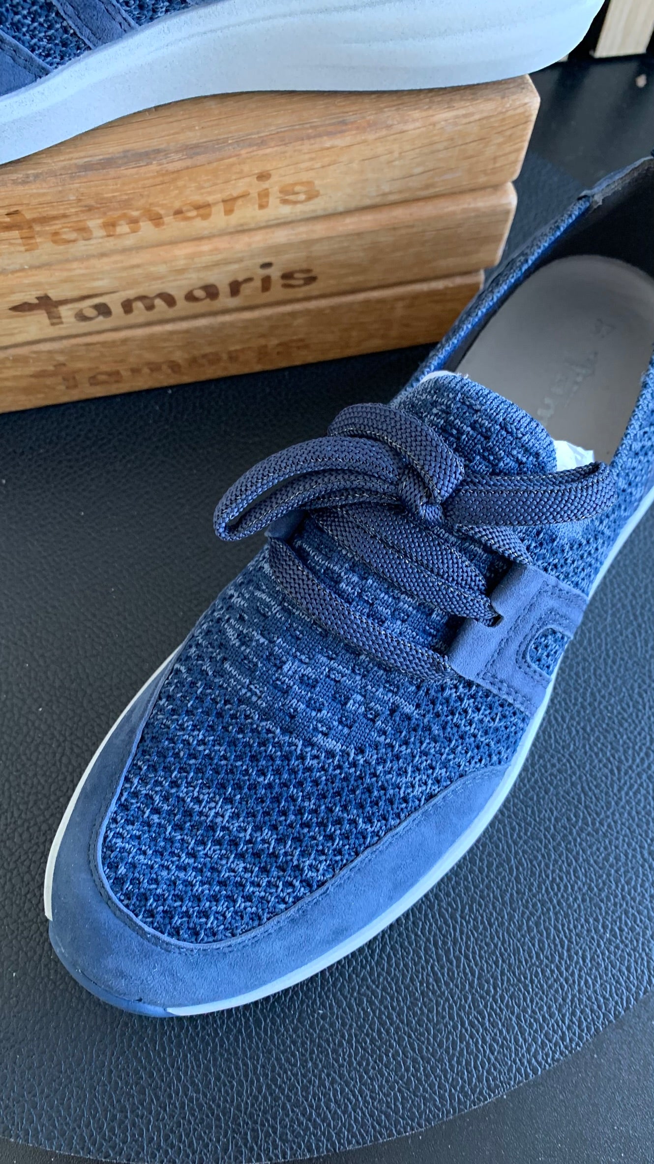 Sneaker