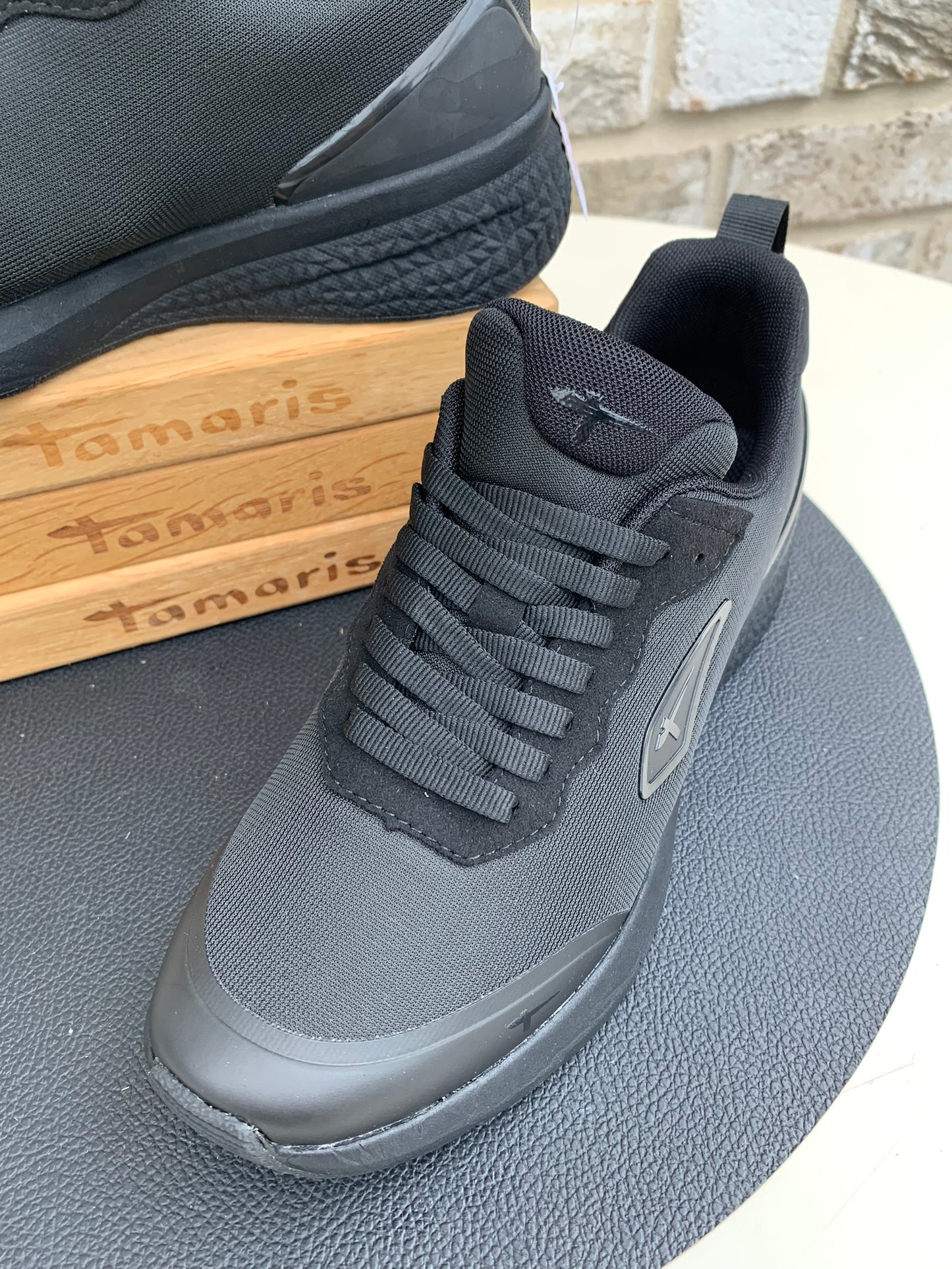 Sneaker