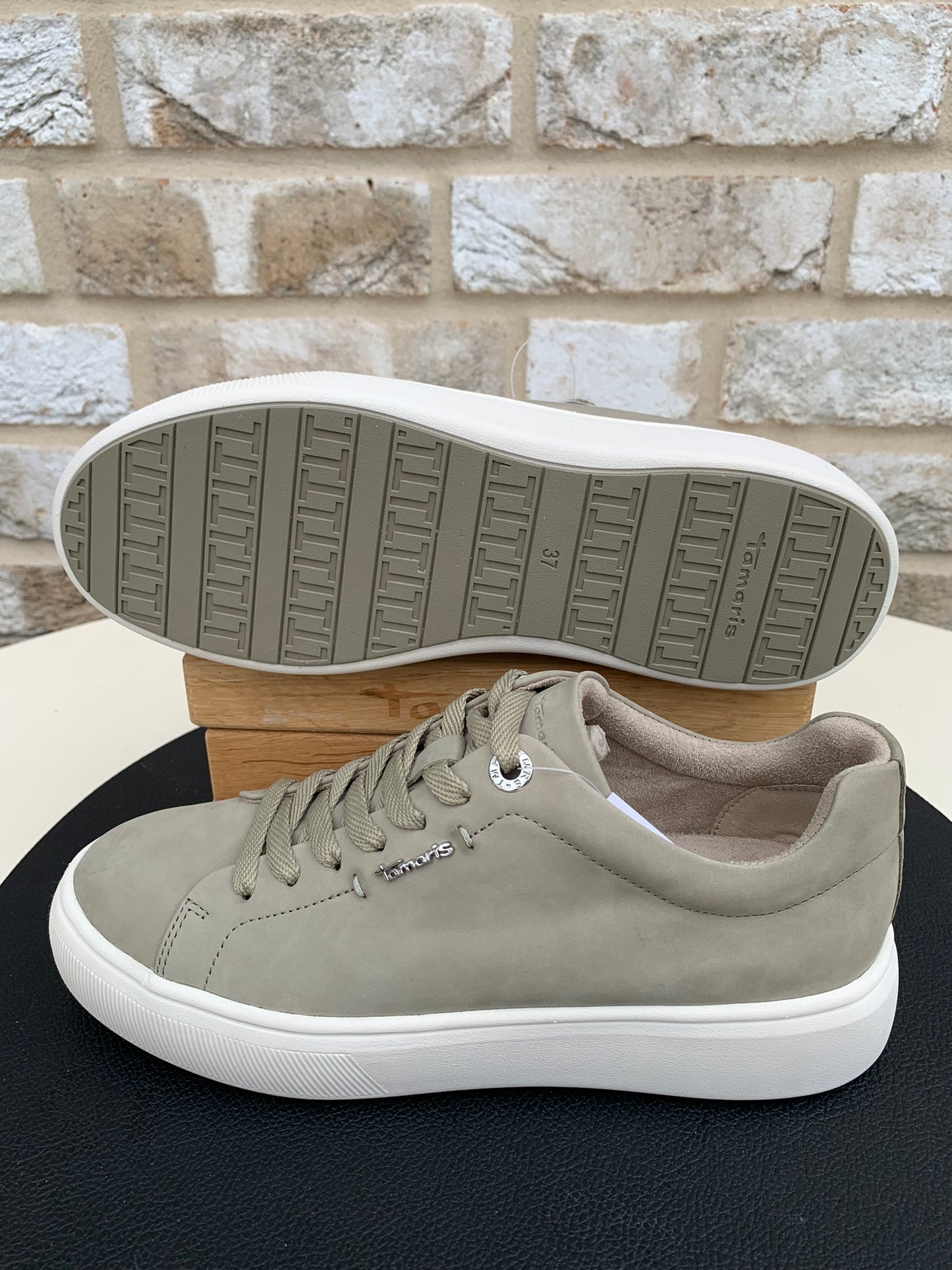 Sneaker