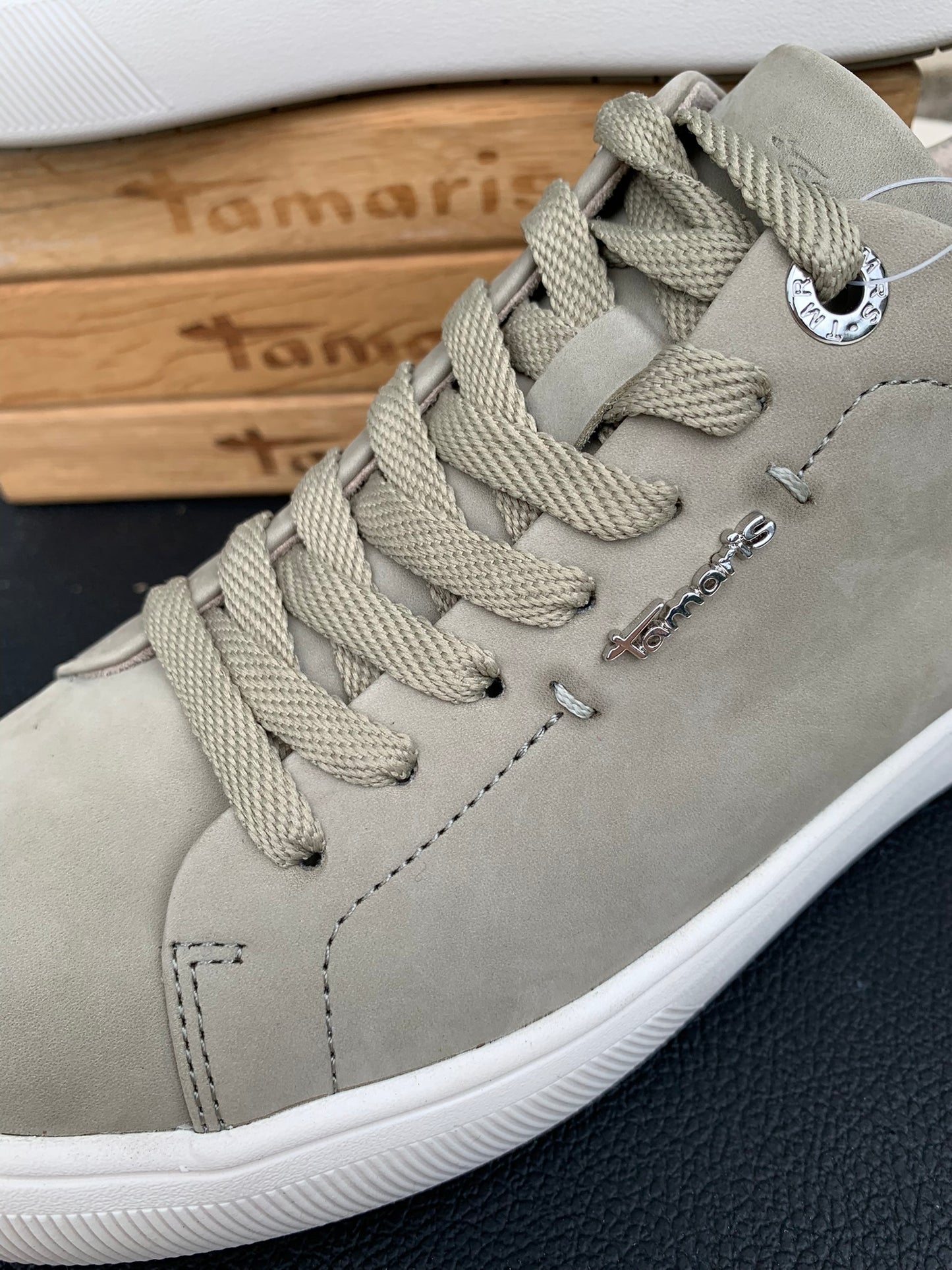 Sneaker
