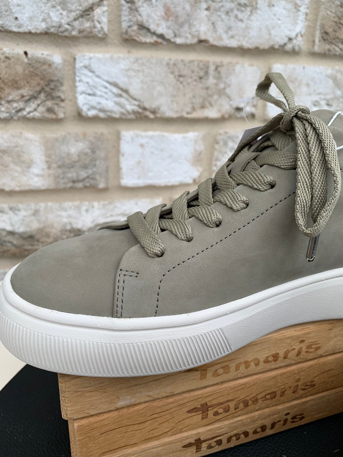 Sneaker