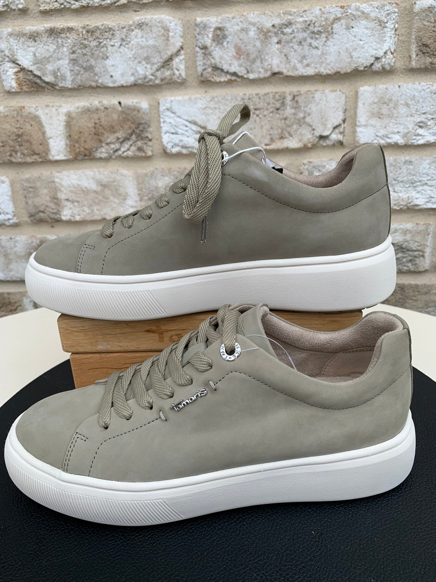 Sneaker