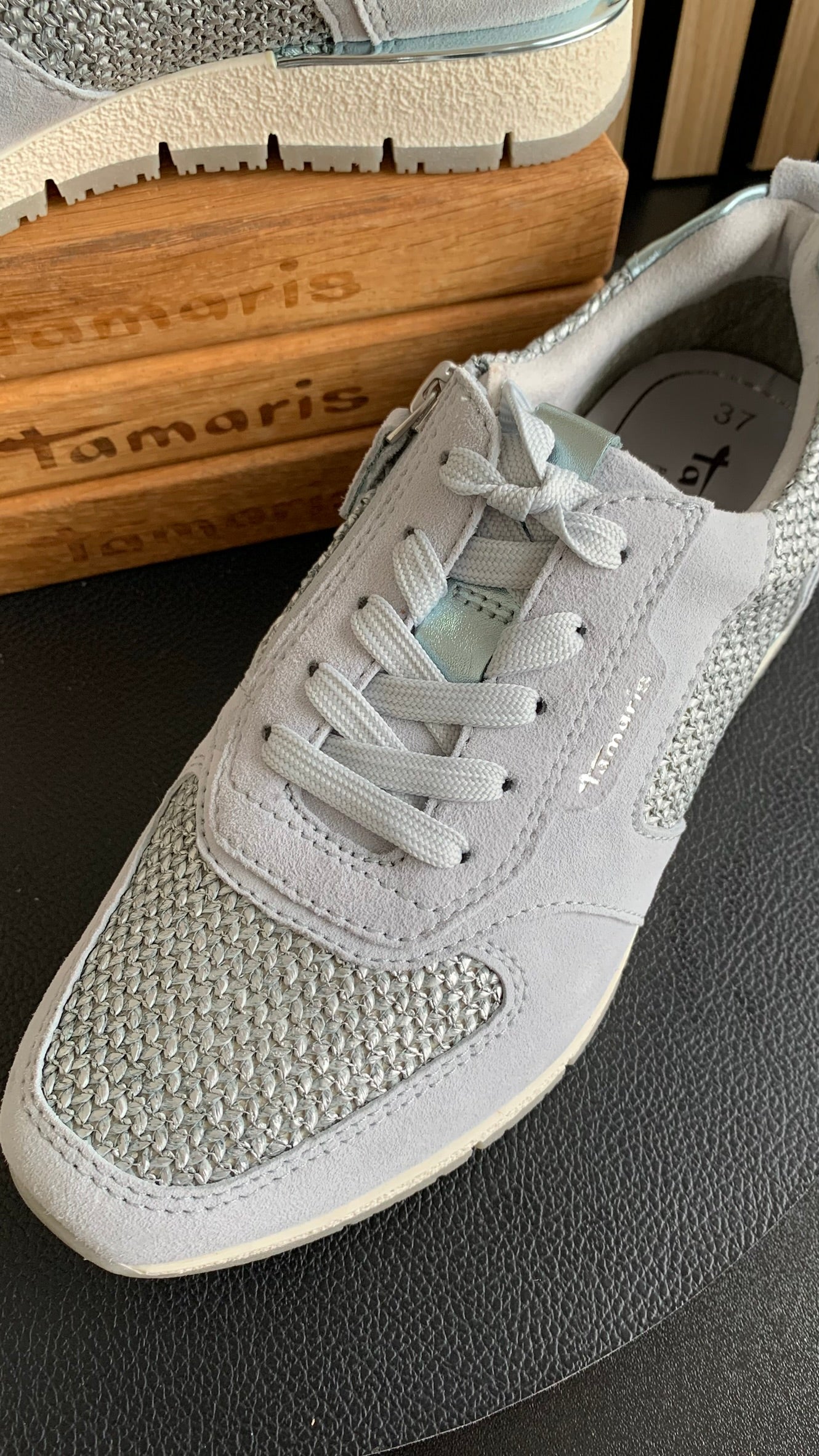 Sneaker