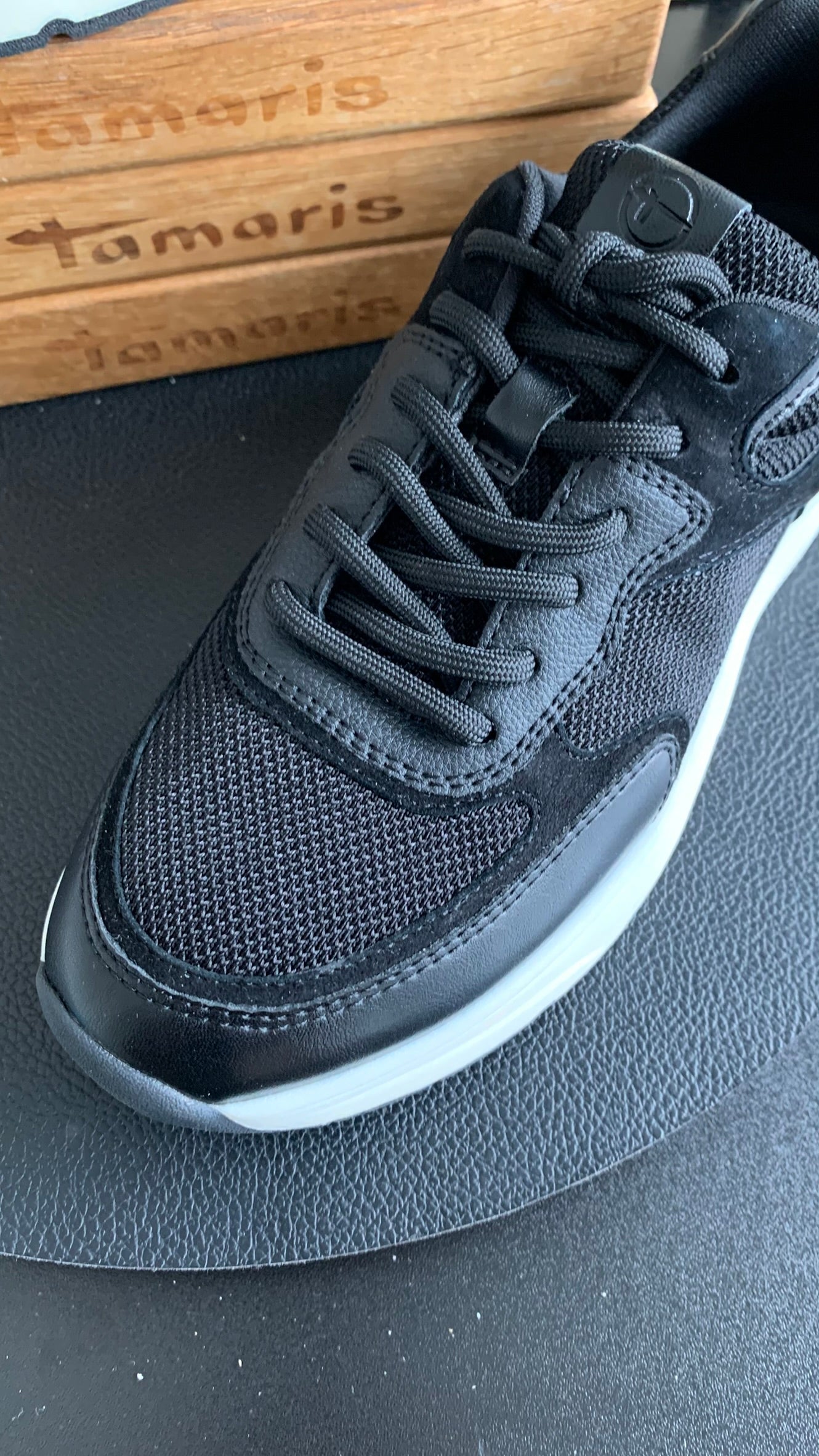 Sneaker