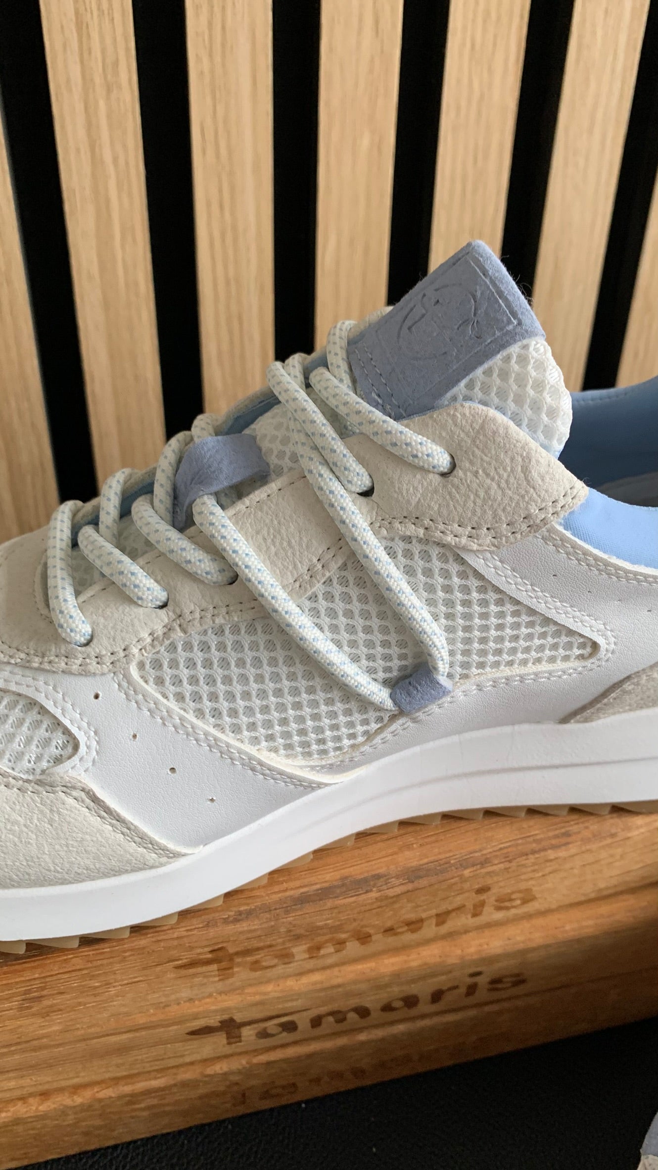 Sneaker
