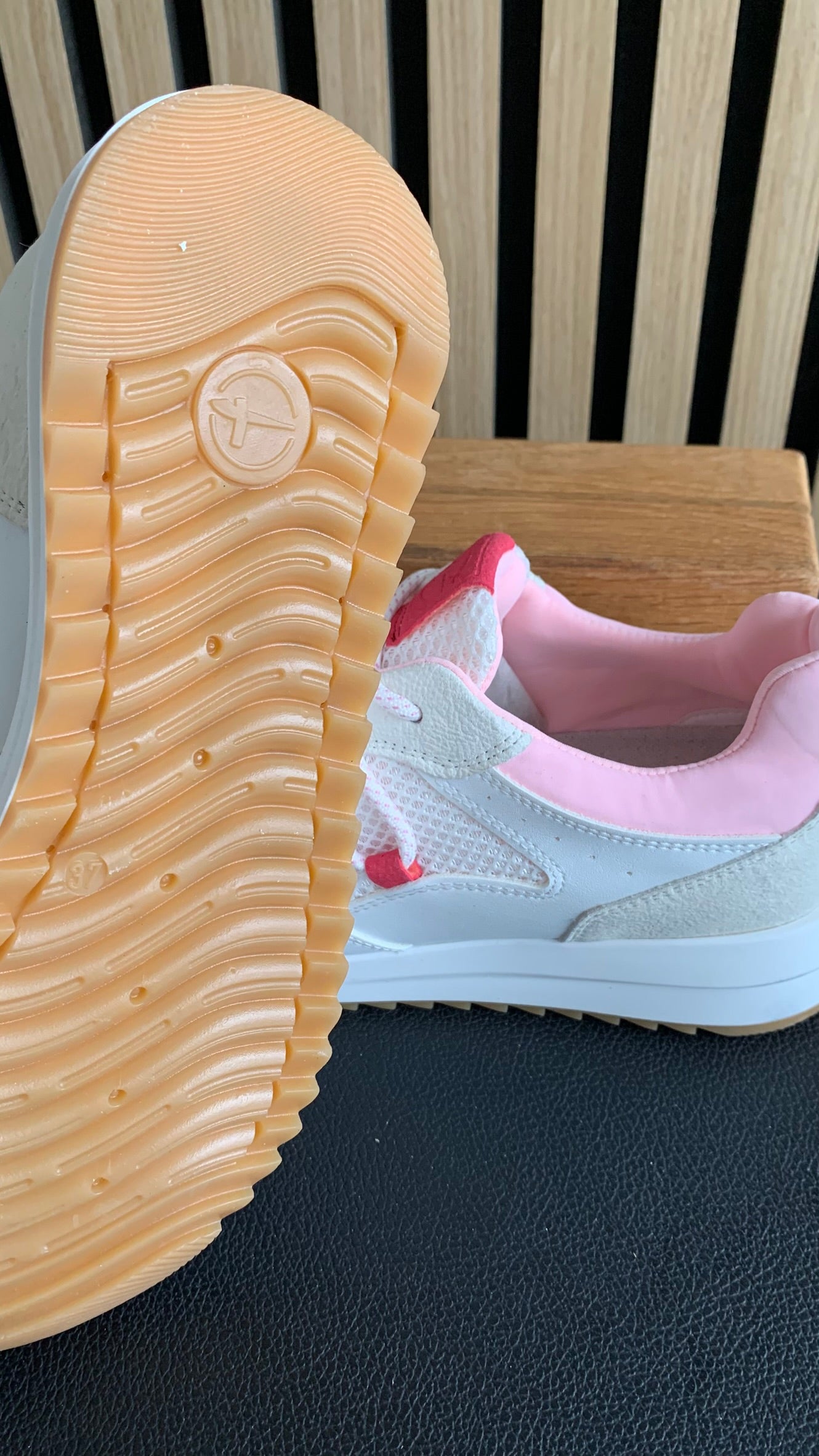 Sneaker