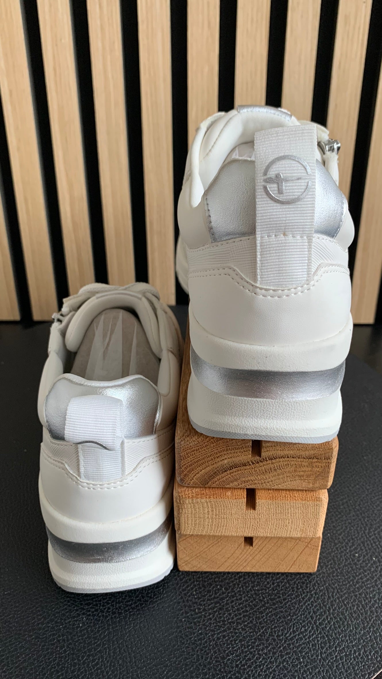 Sneaker
