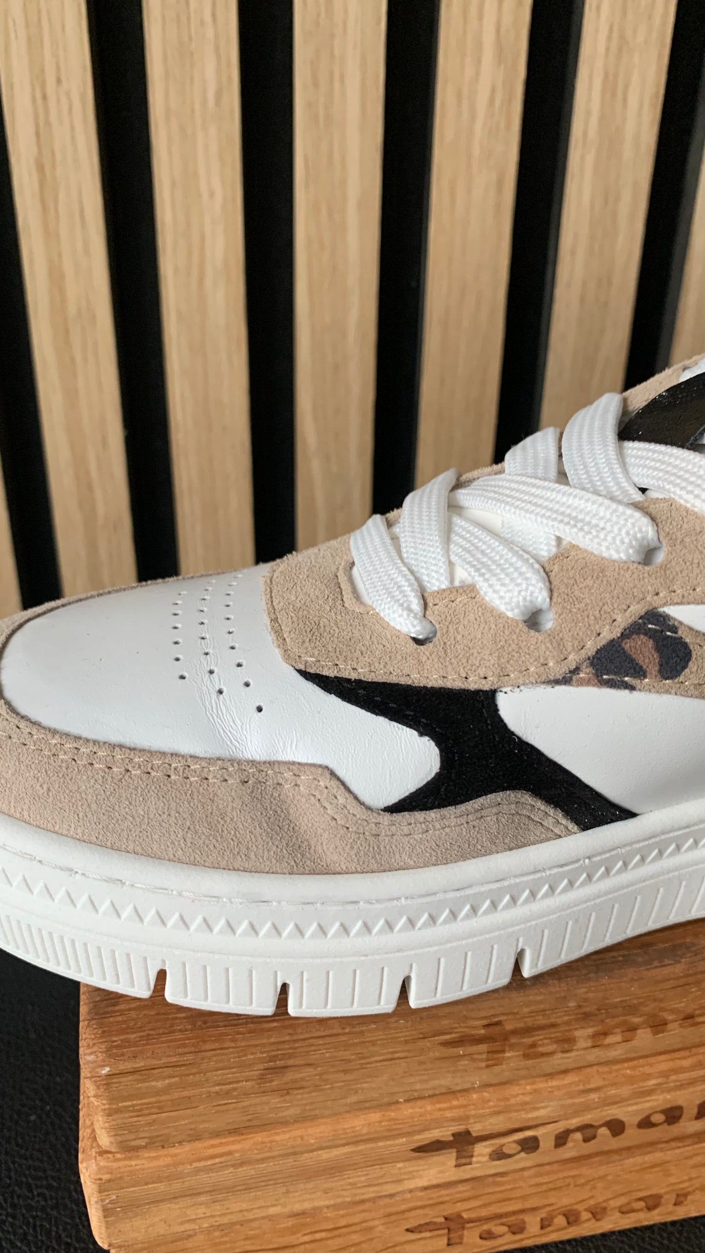 Sneaker