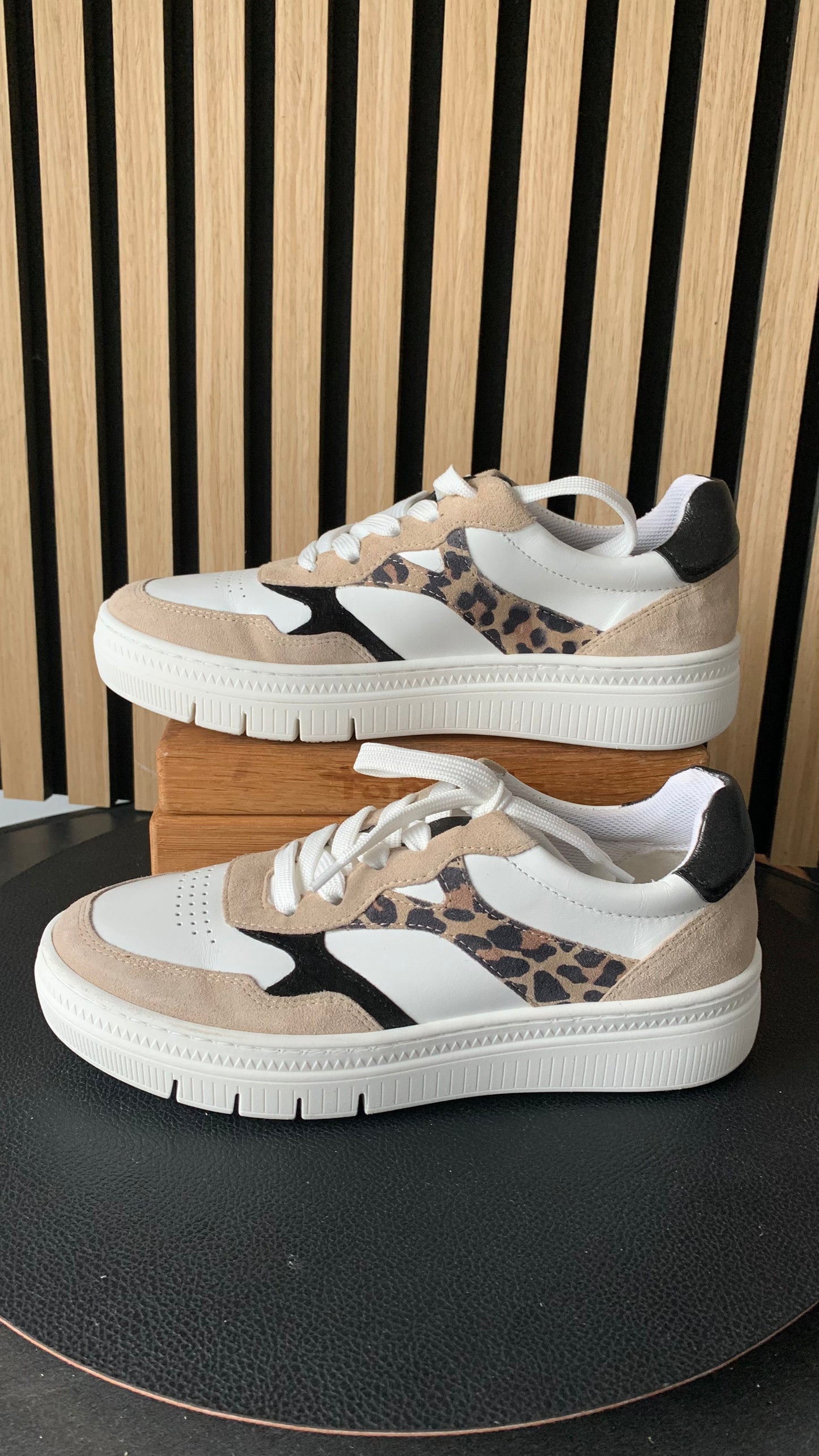 Sneaker