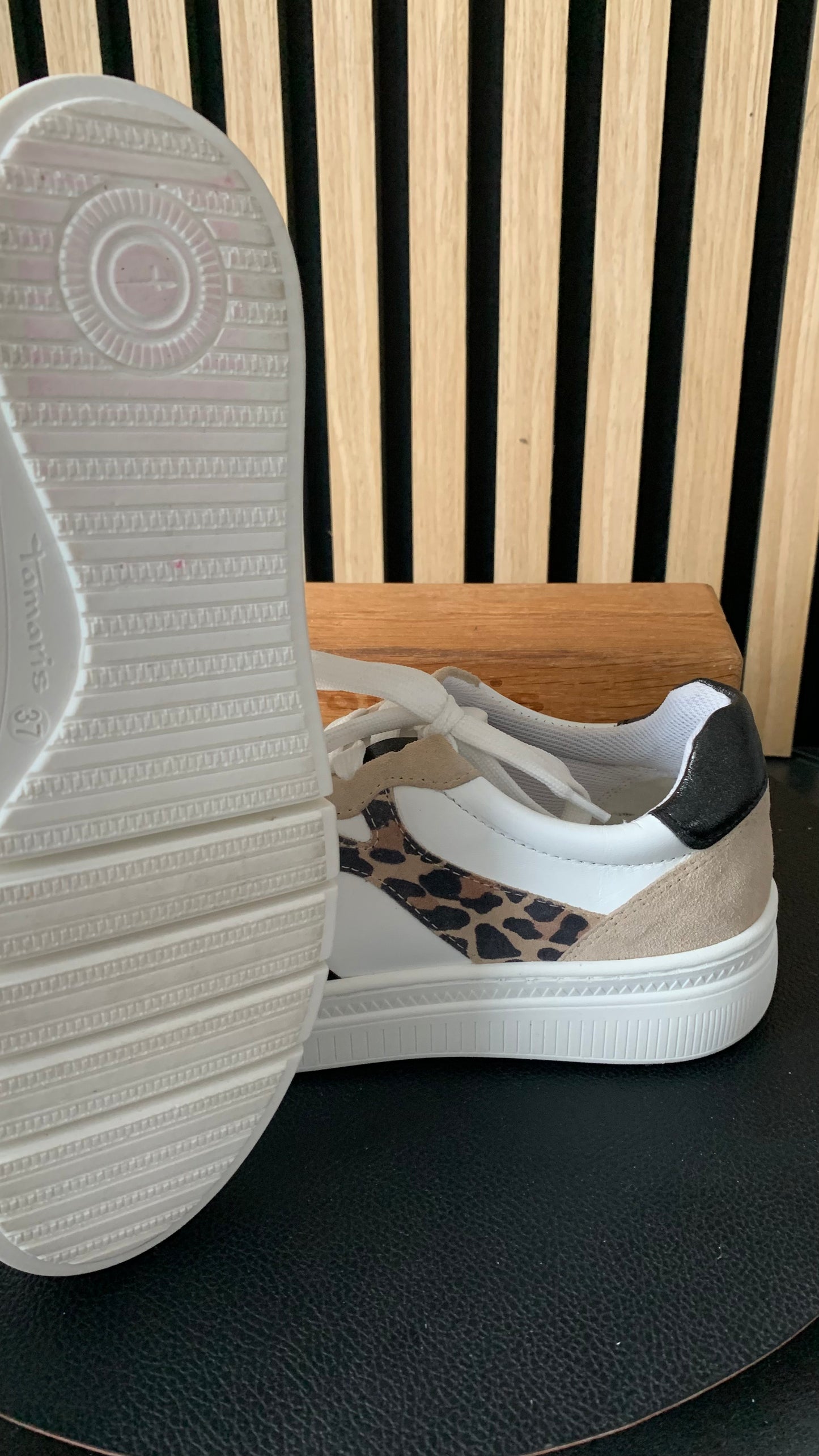 Sneaker